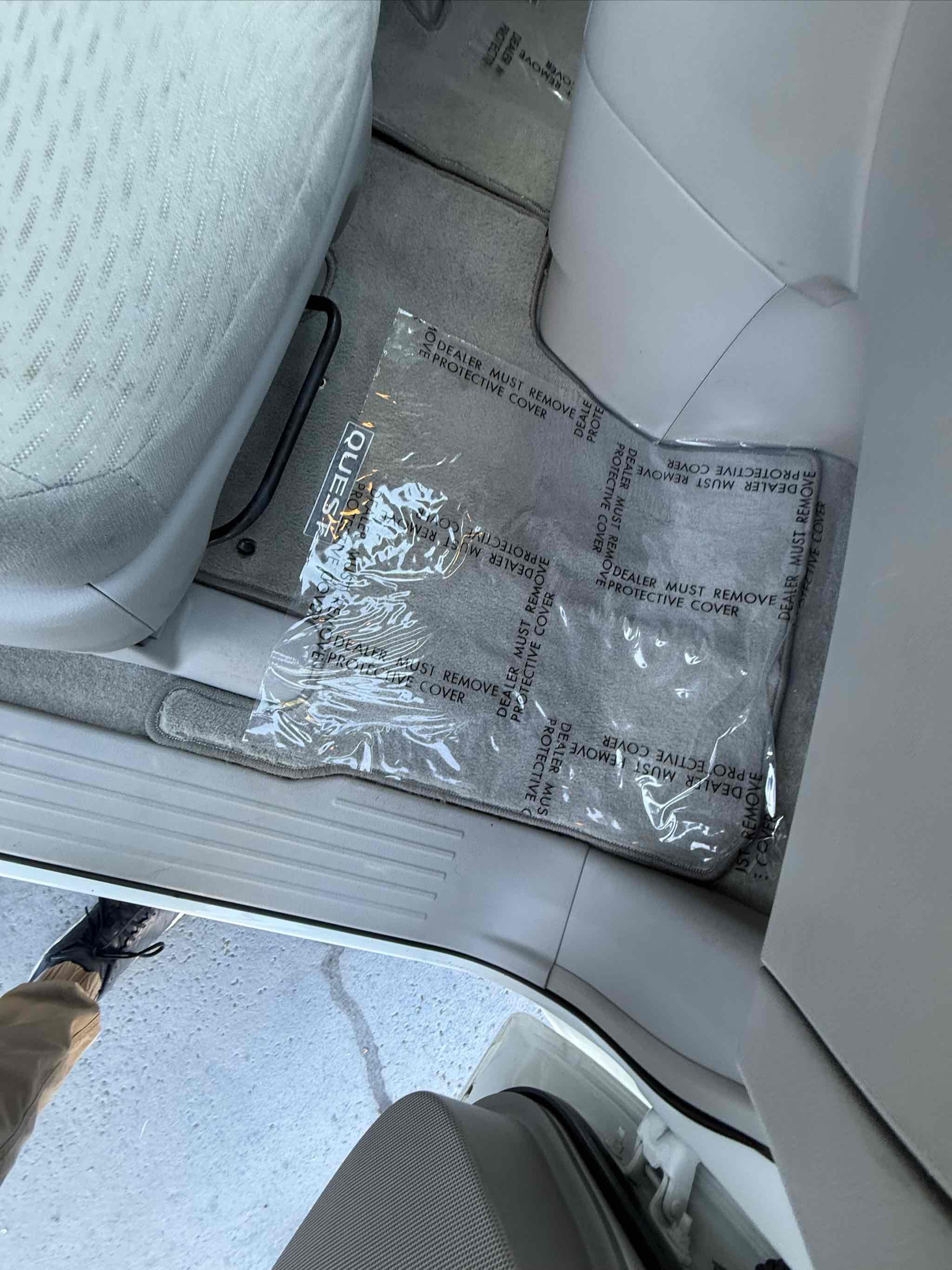 2014 Nissan Quest S photo 31