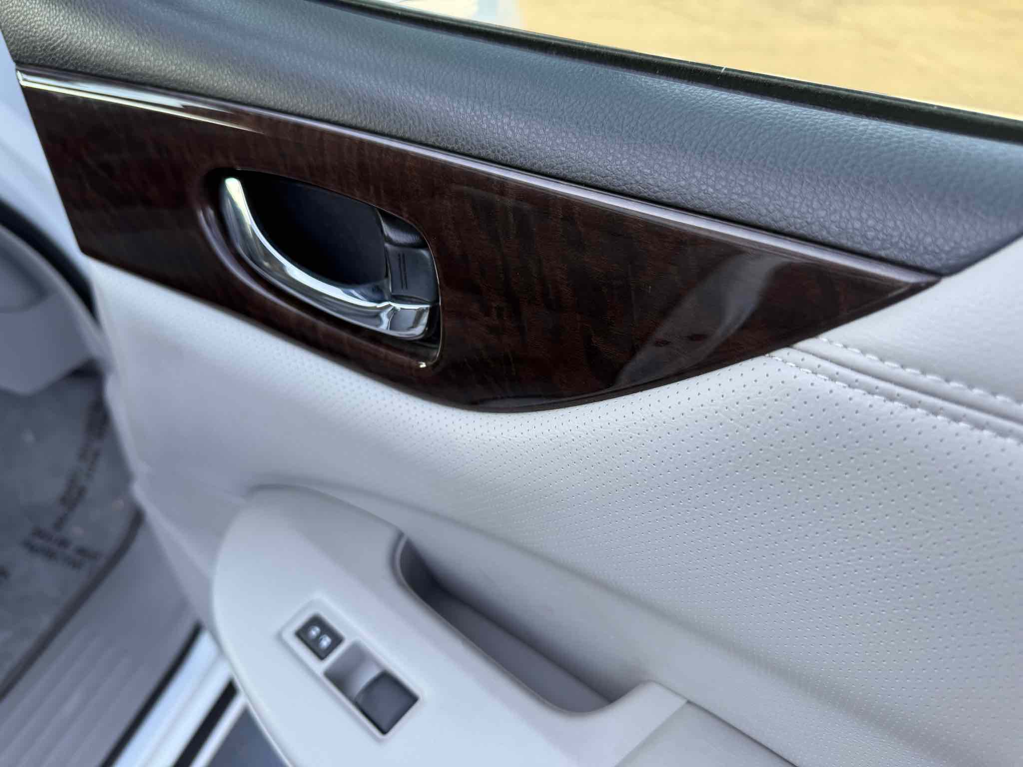 2014 Nissan Quest S photo 37