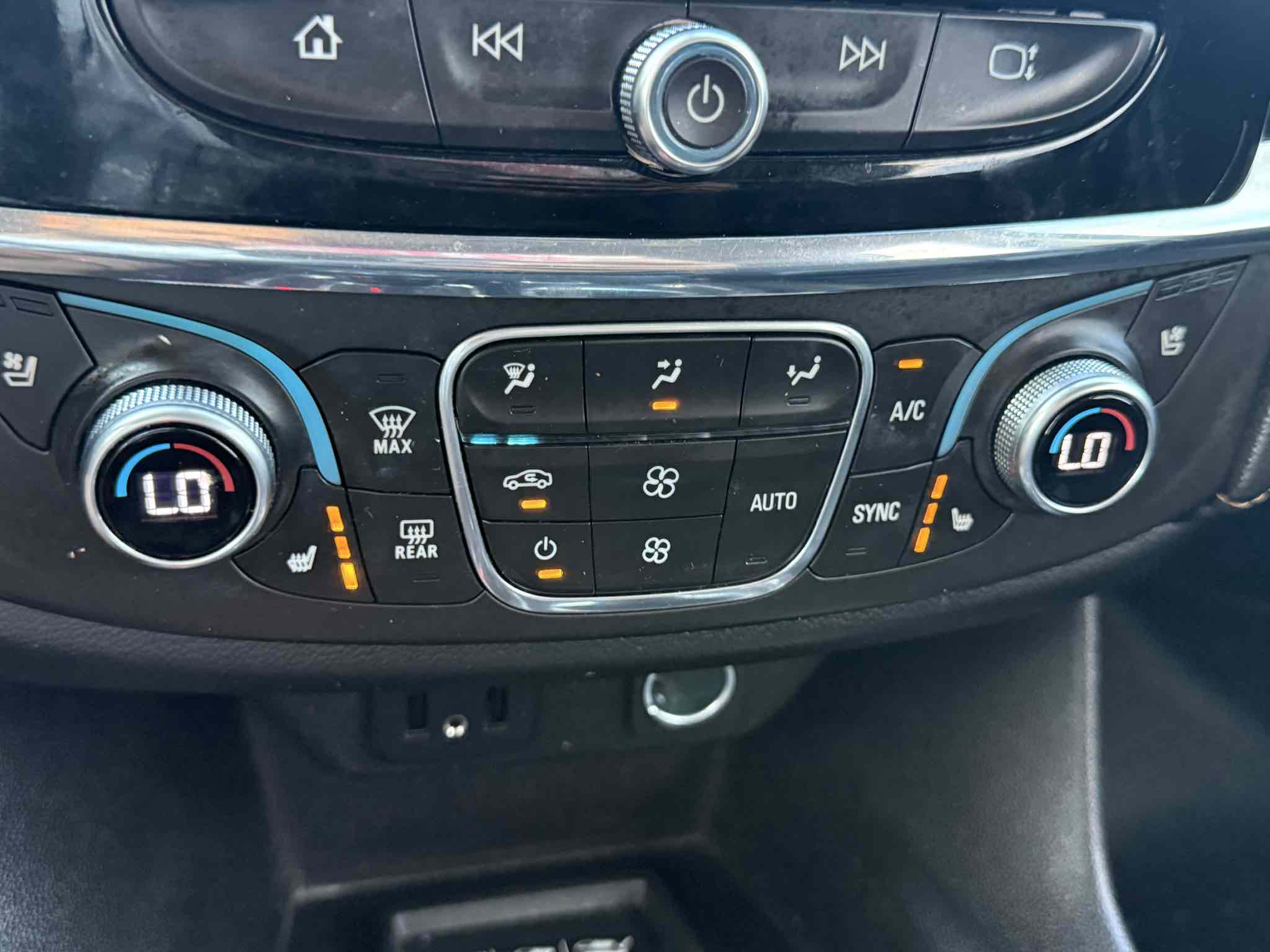 2018 Chevrolet Traverse Premier photo 17