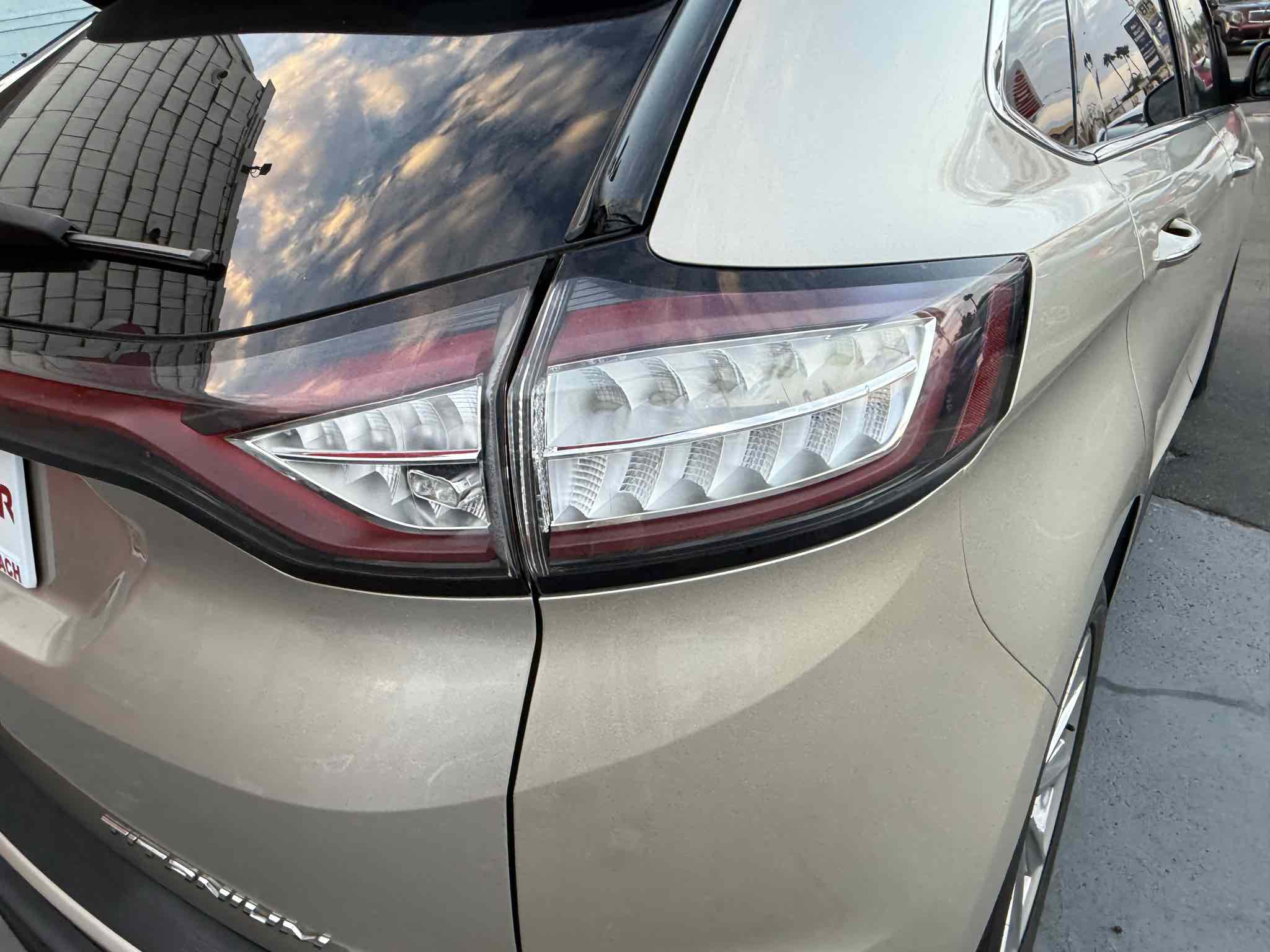 2017 Ford Edge Titanium photo 29