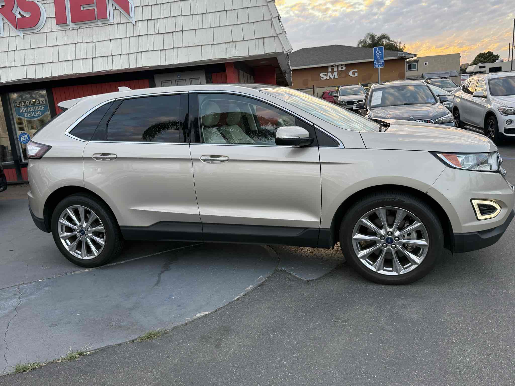 2017 Ford Edge Titanium photo 22
