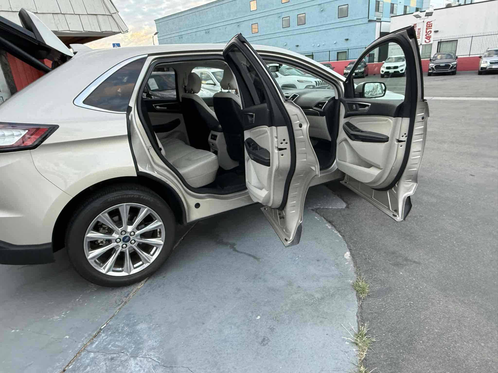 2017 Ford Edge Titanium photo 35