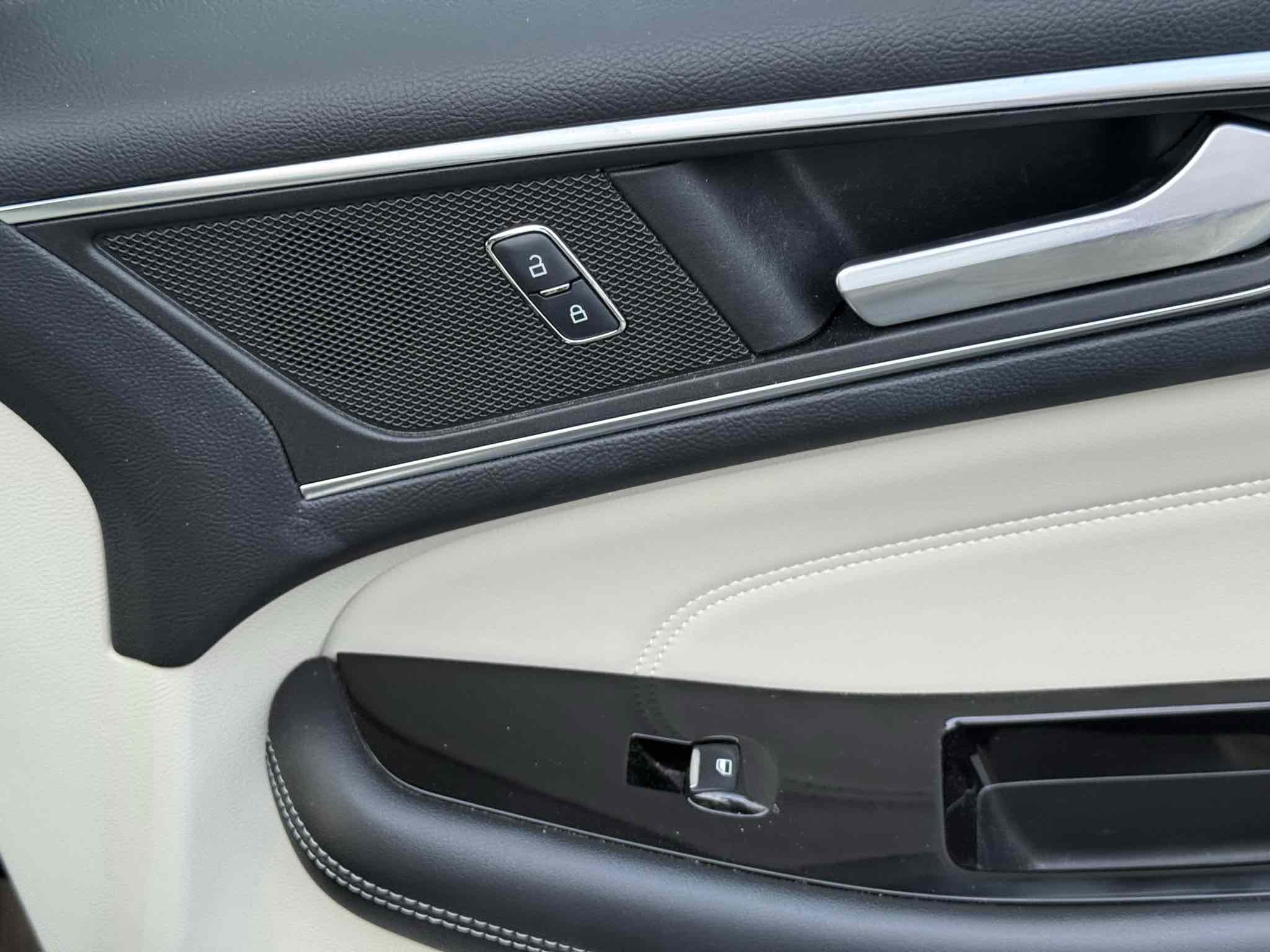 2017 Ford Edge Titanium photo 37