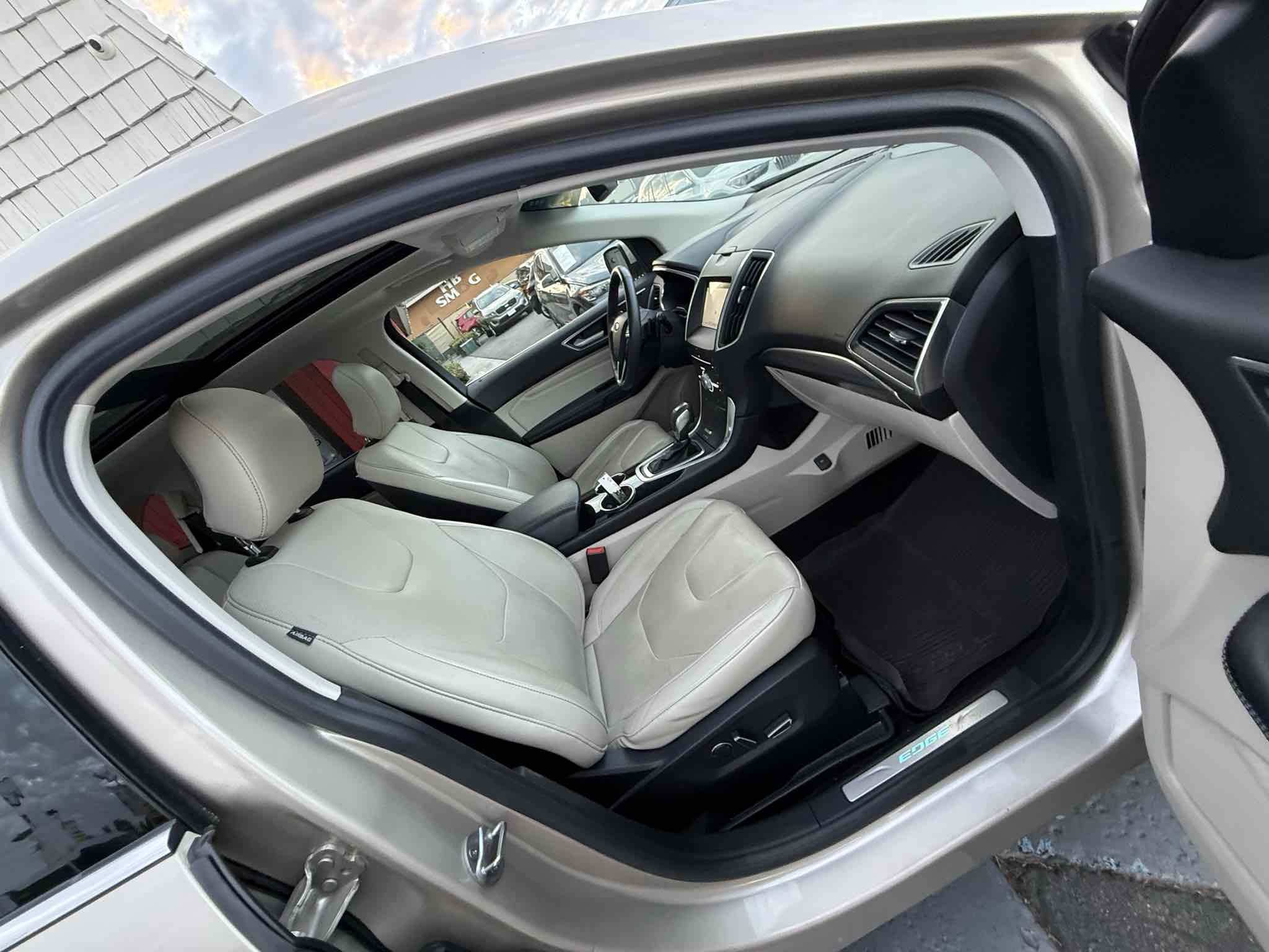 2017 Ford Edge Titanium photo 38