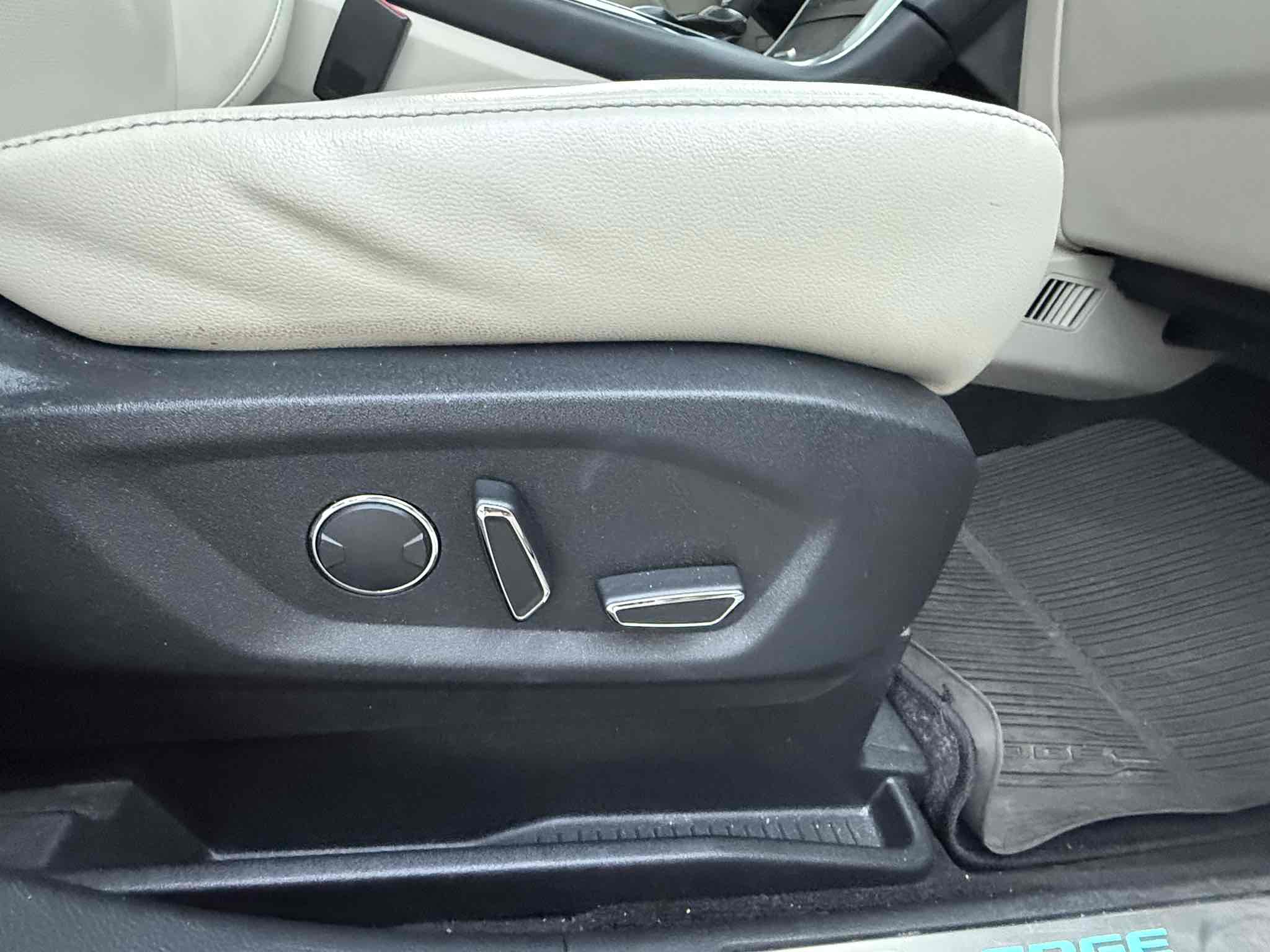 2017 Ford Edge Titanium photo 40