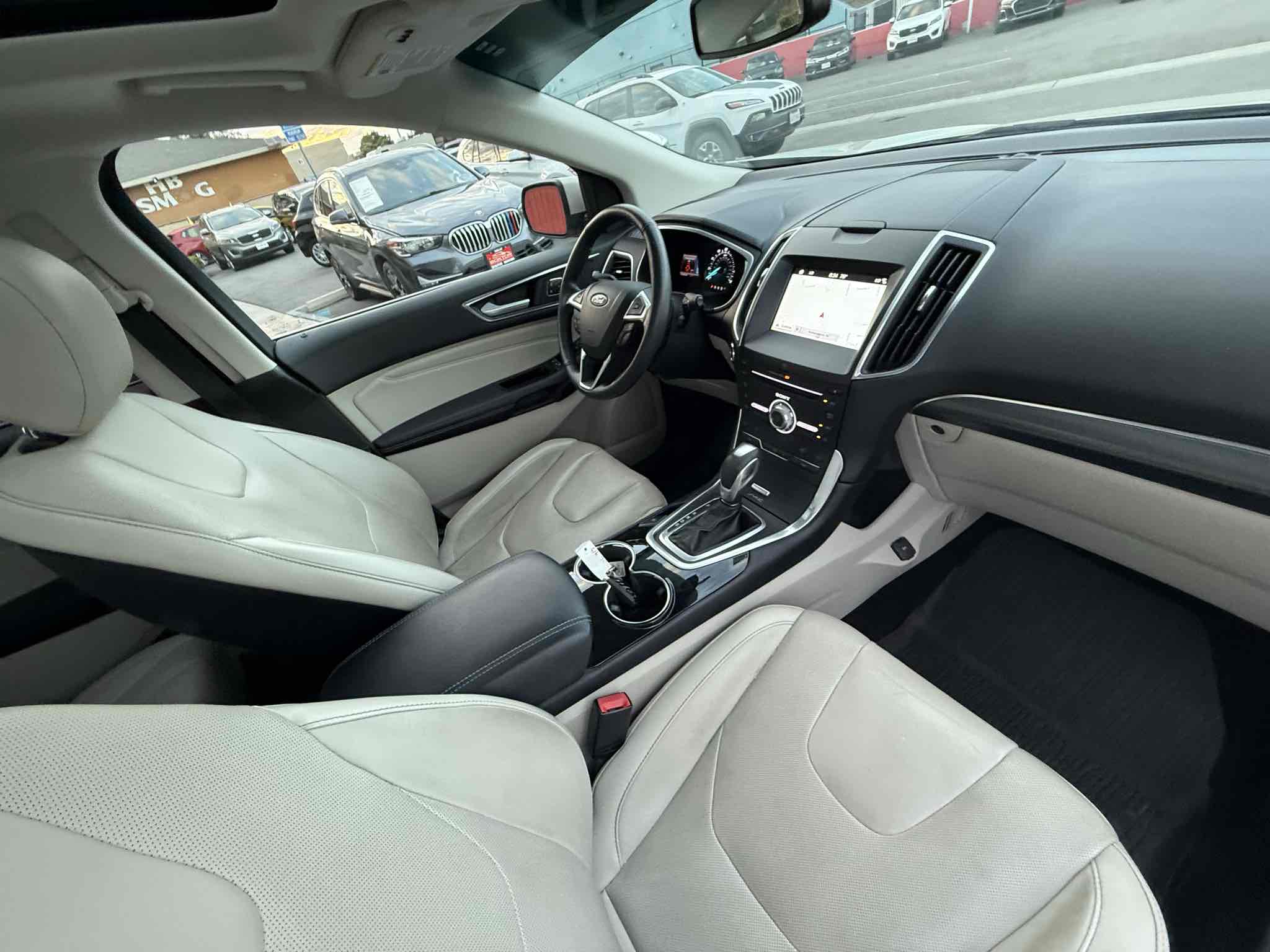 2017 Ford Edge Titanium photo 44
