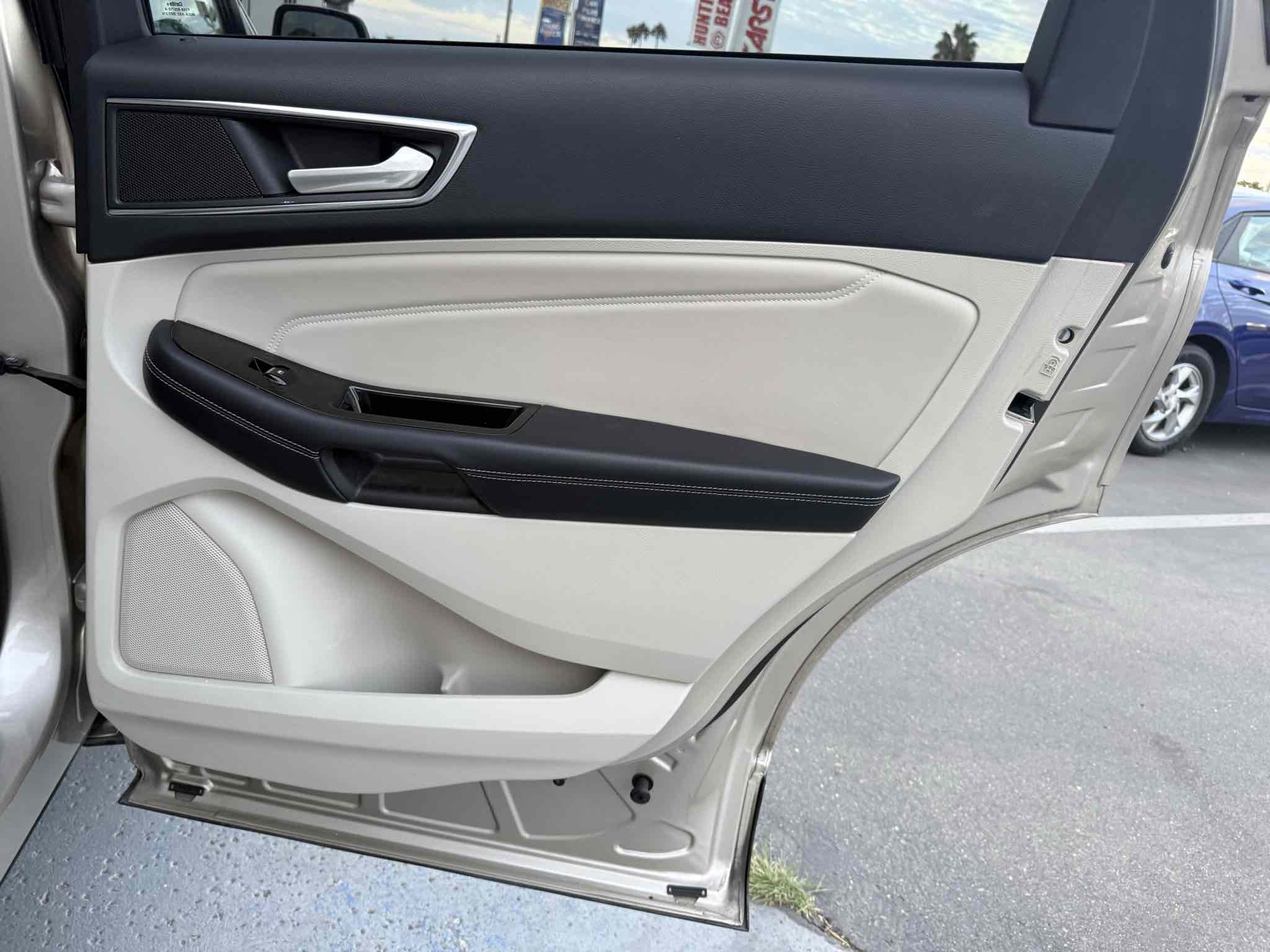 2017 Ford Edge Titanium photo 47
