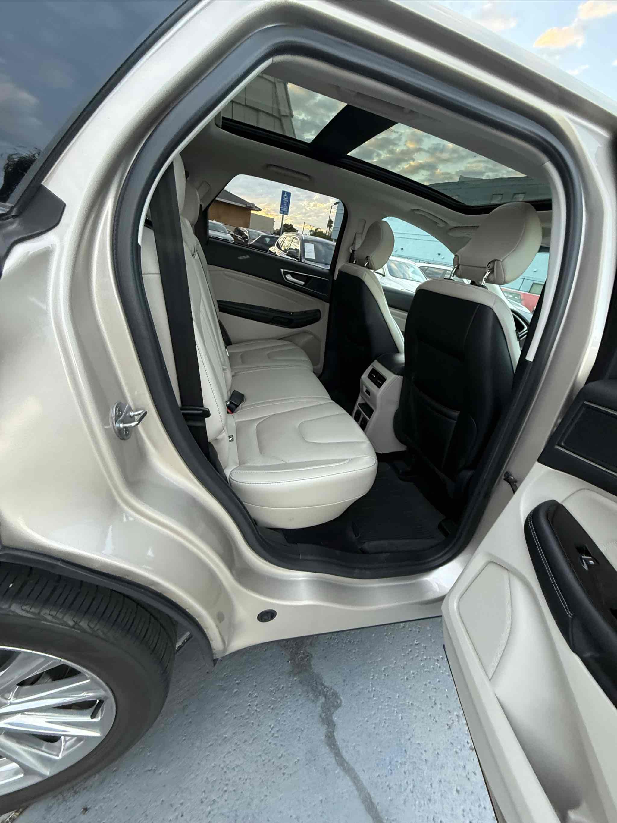 2017 Ford Edge Titanium photo 48
