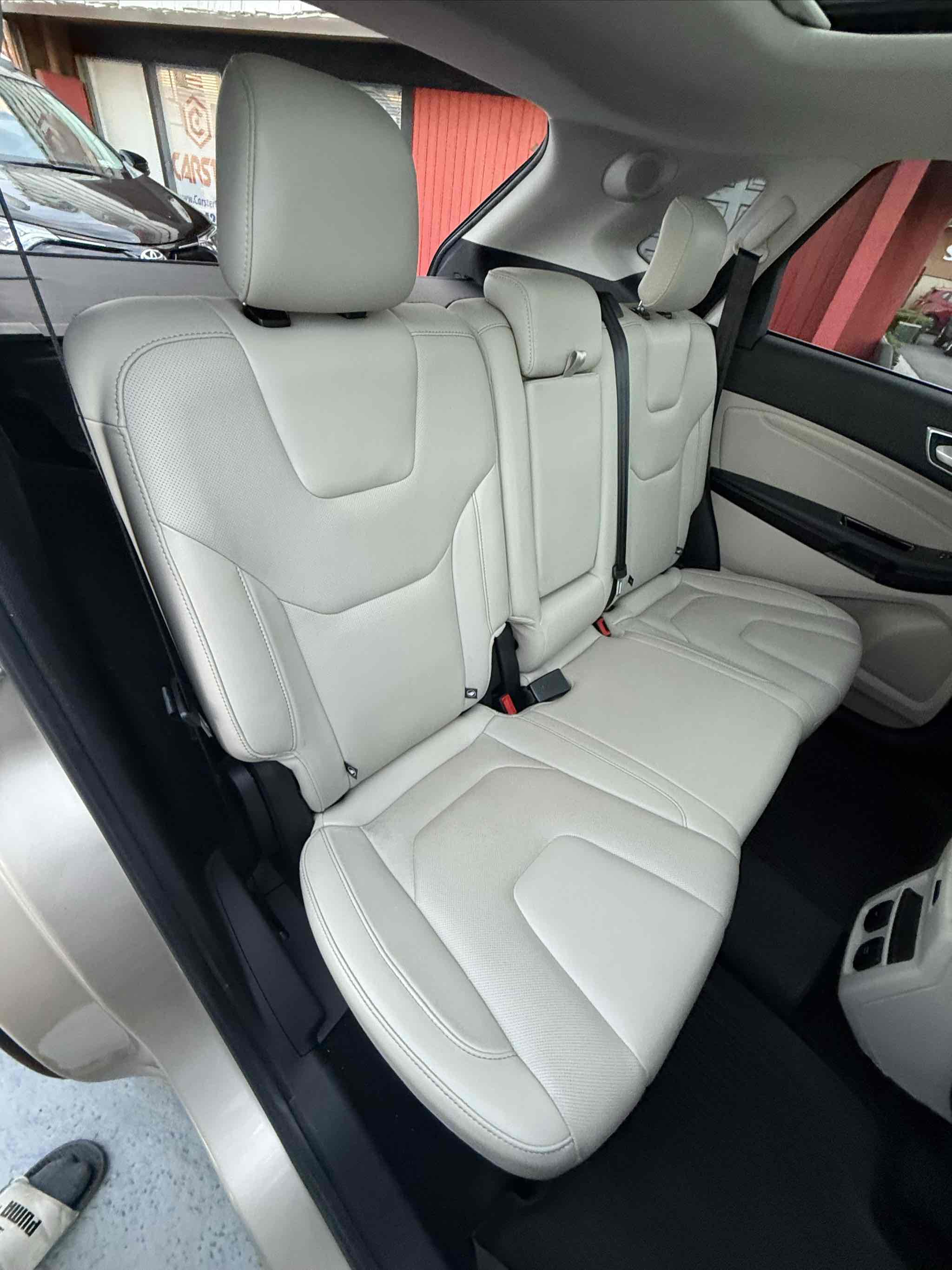 2017 Ford Edge Titanium photo 50