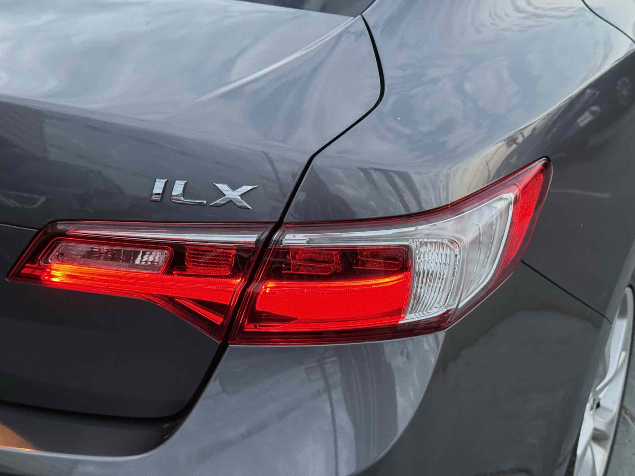2018 Acura ILX Base Plus photo 26