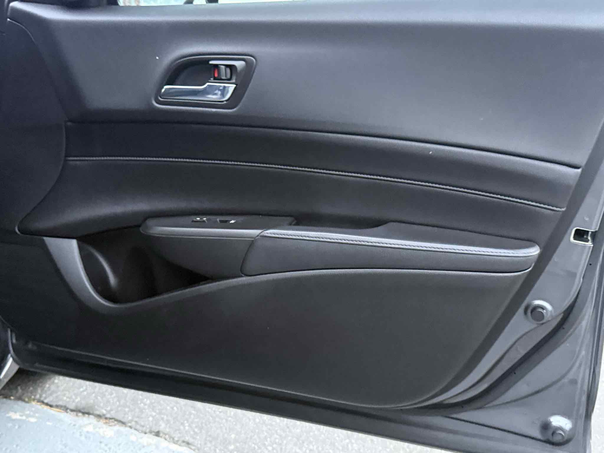2018 Acura ILX Base Plus photo 37