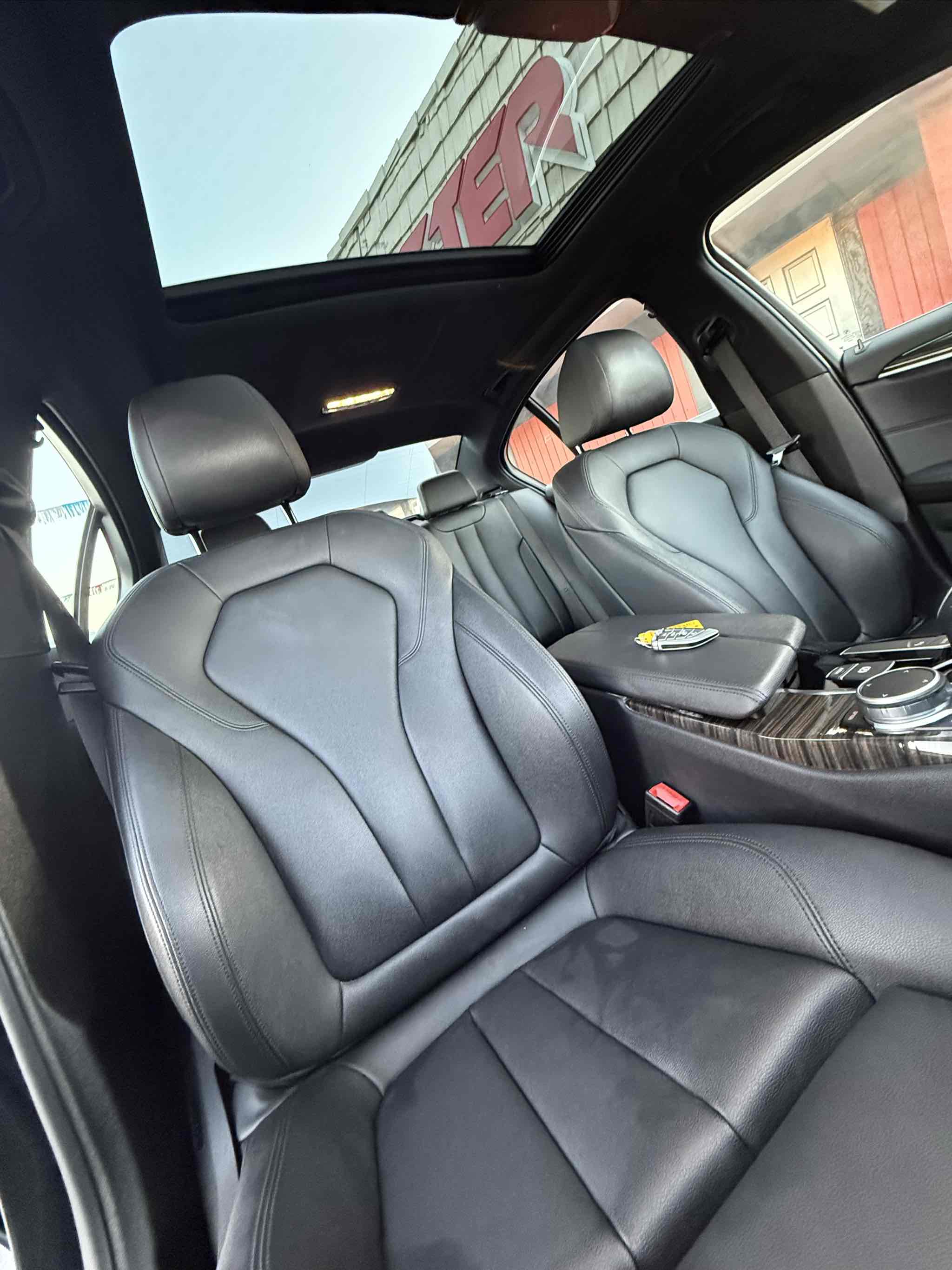 Photo 8 of this BMW 5 Series