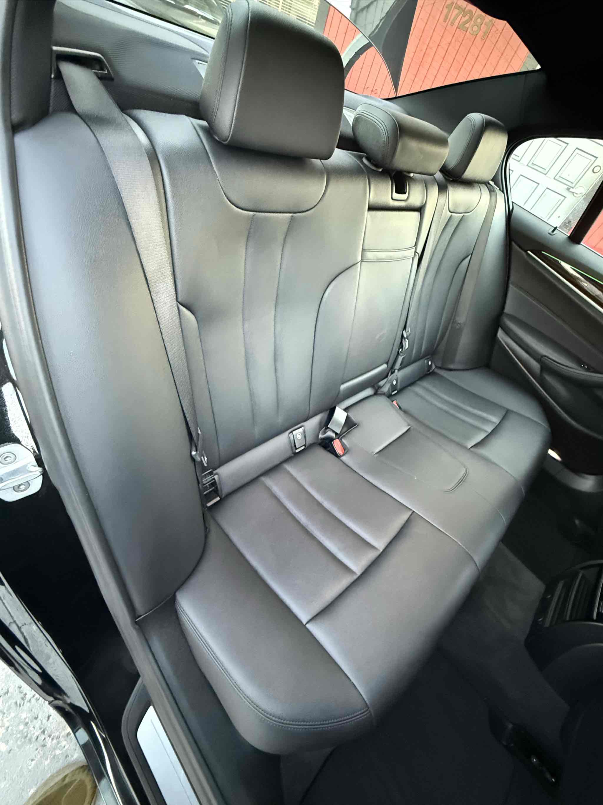 Photo 10 of this BMW 5 Series