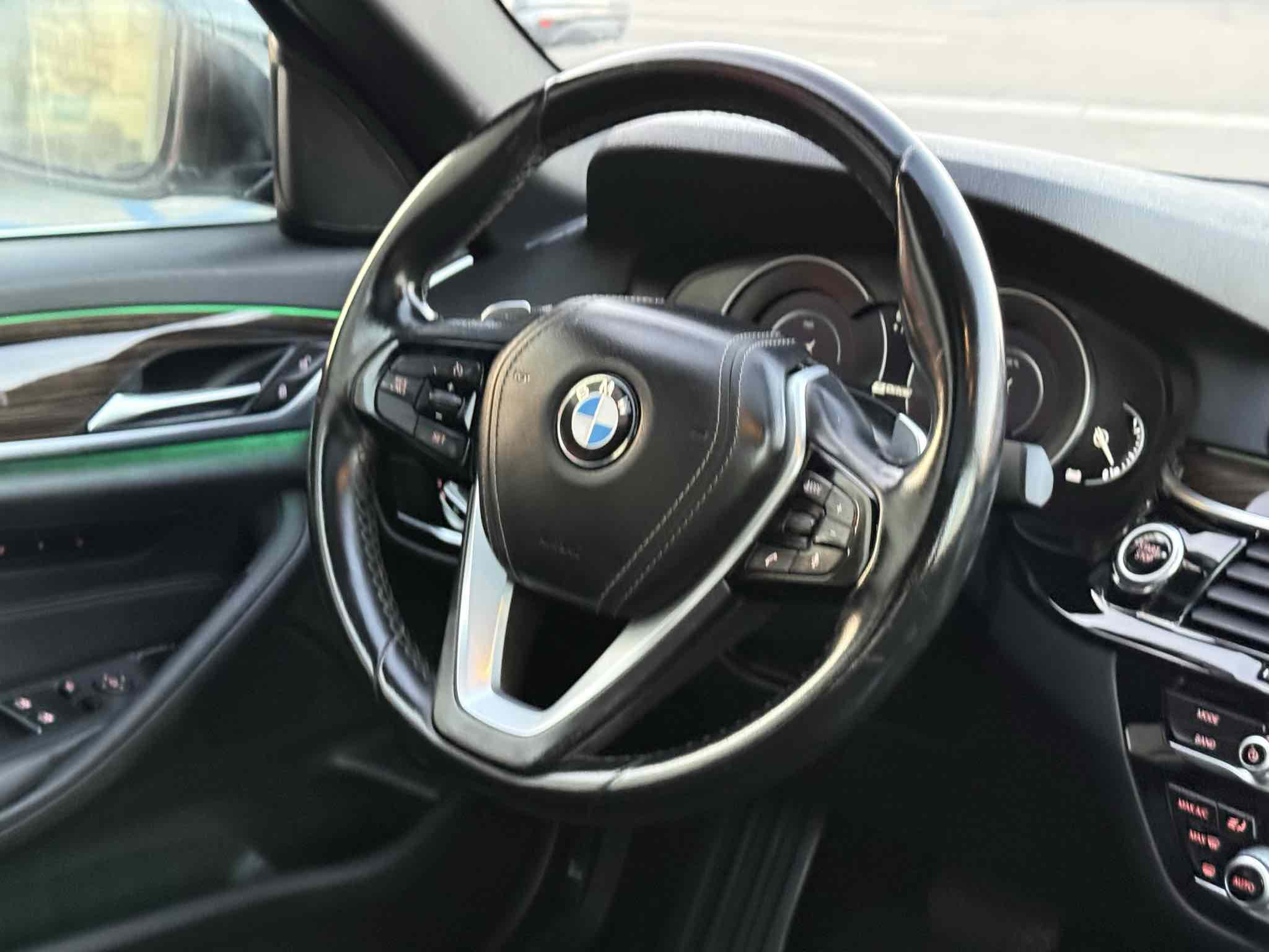 Photo 11 of this BMW 5 Series
