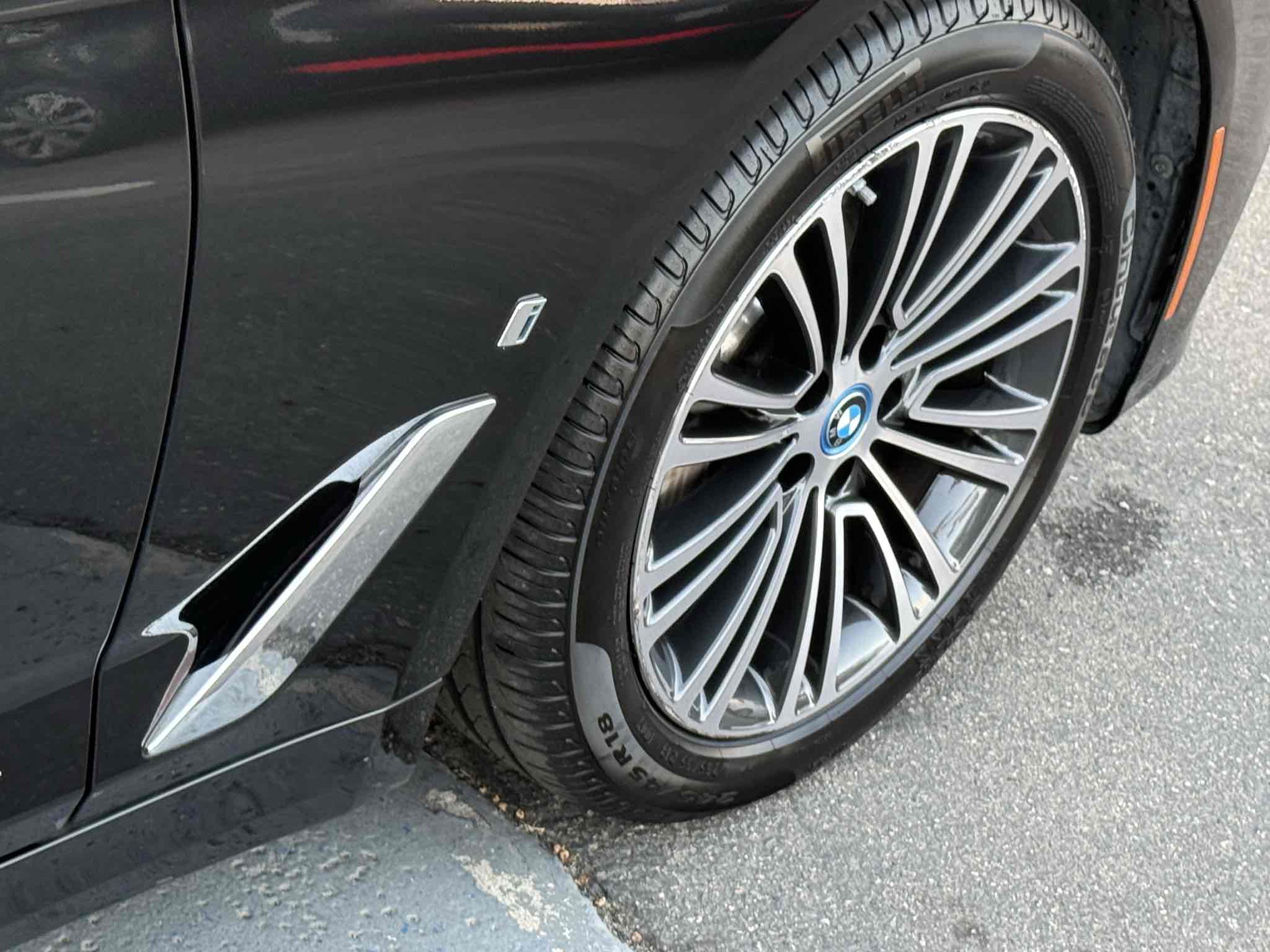 Photo 42 of this BMW 5 Series