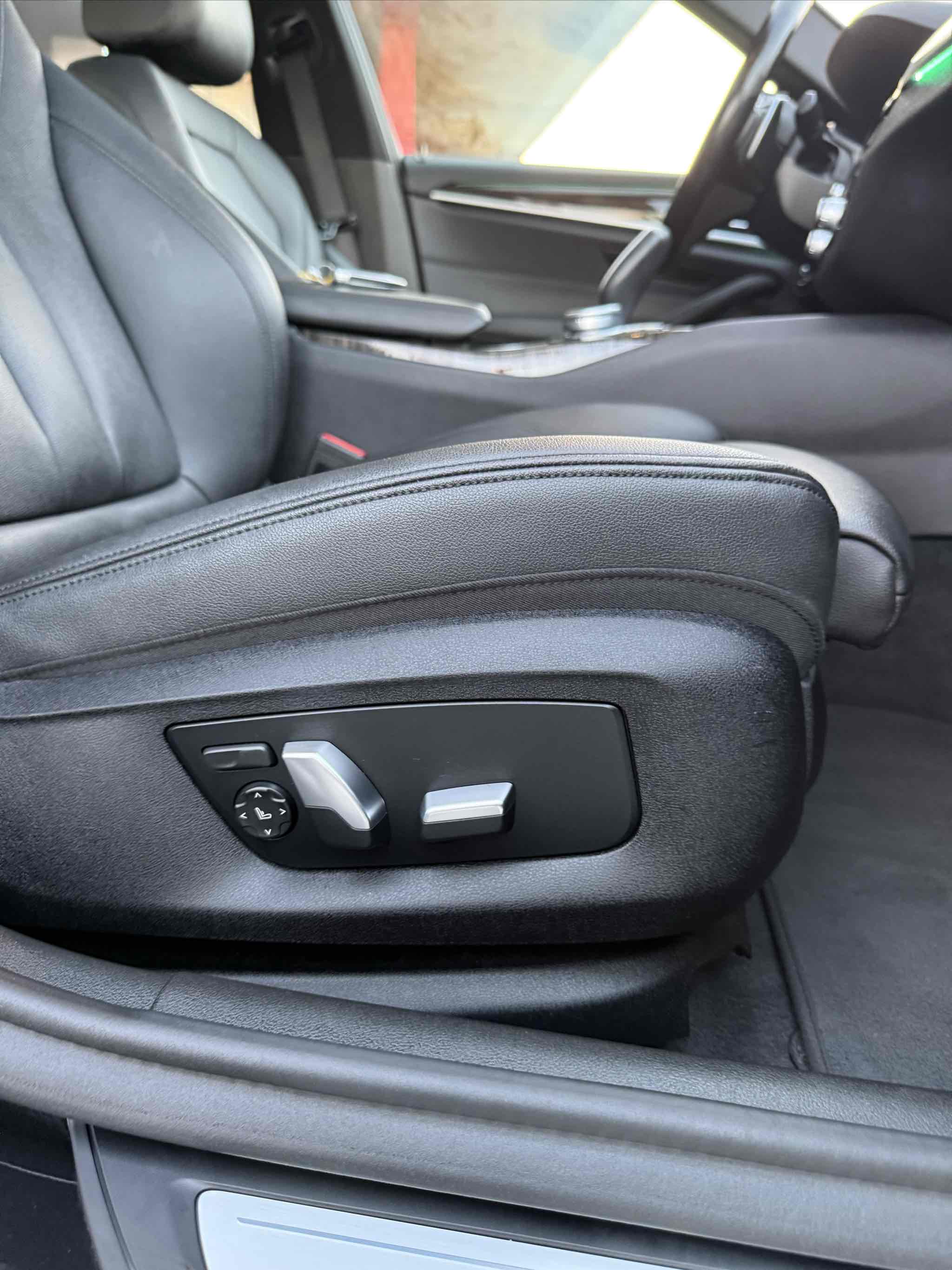 Photo 51 of this BMW 5 Series