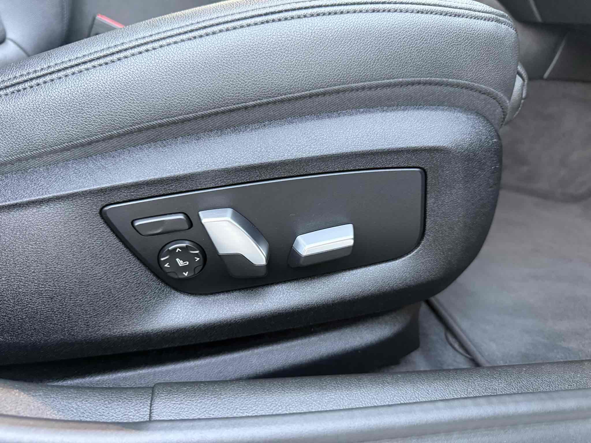 Photo 52 of this BMW 5 Series