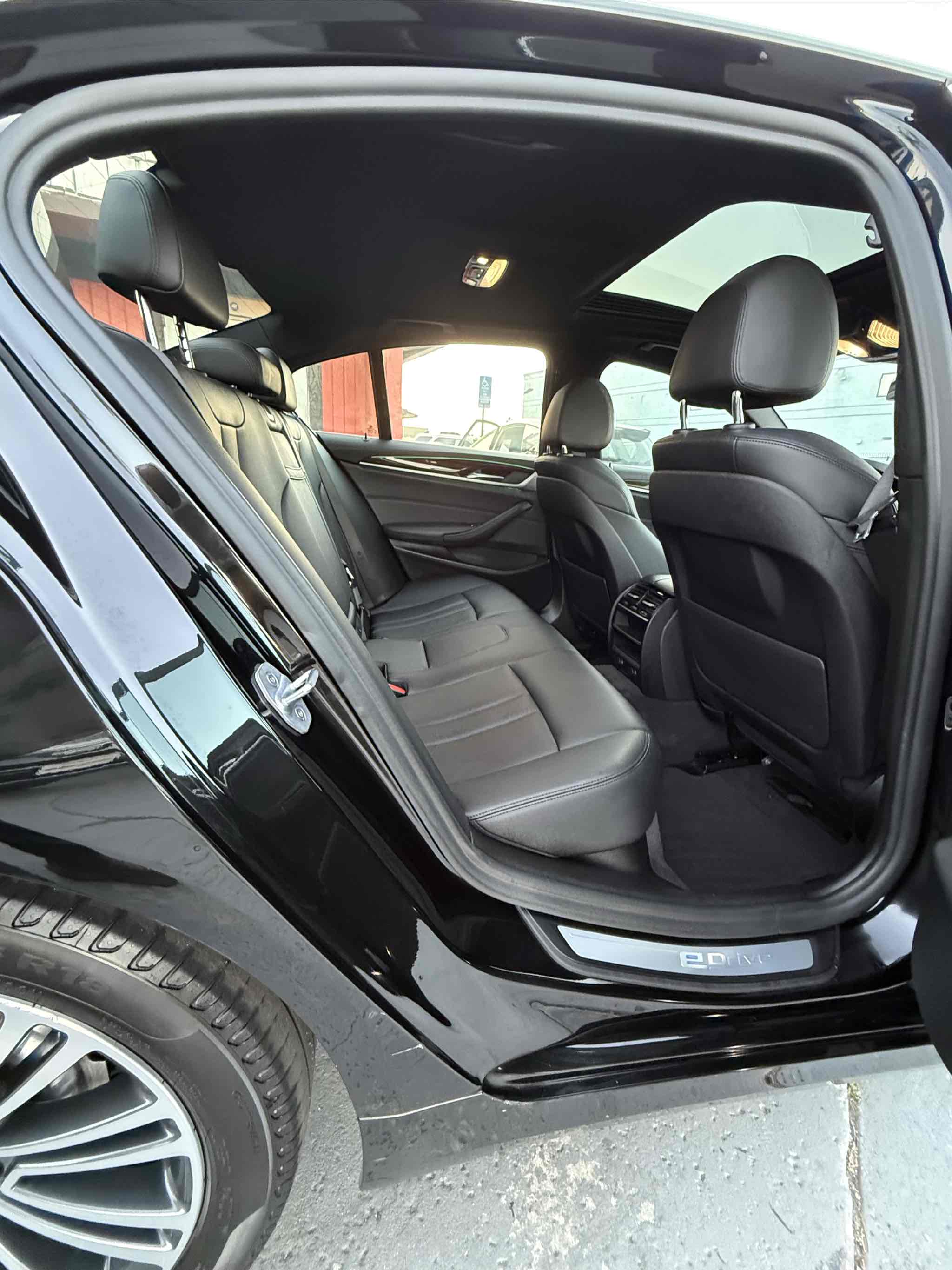 Photo 60 of this BMW 5 Series