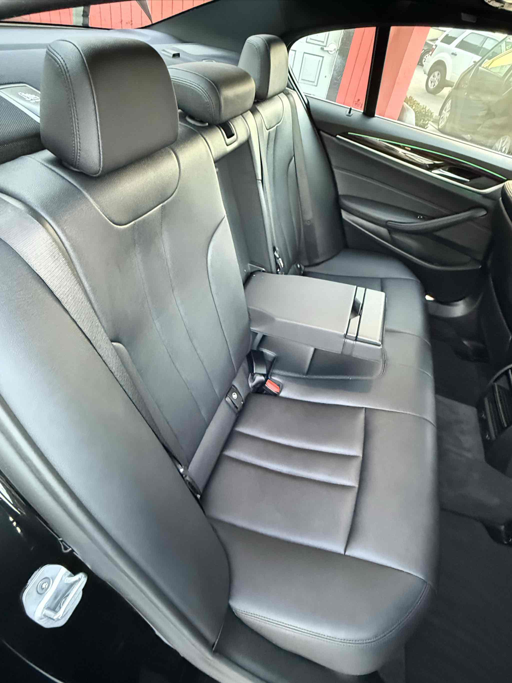 Photo 54 of this BMW 5 Series