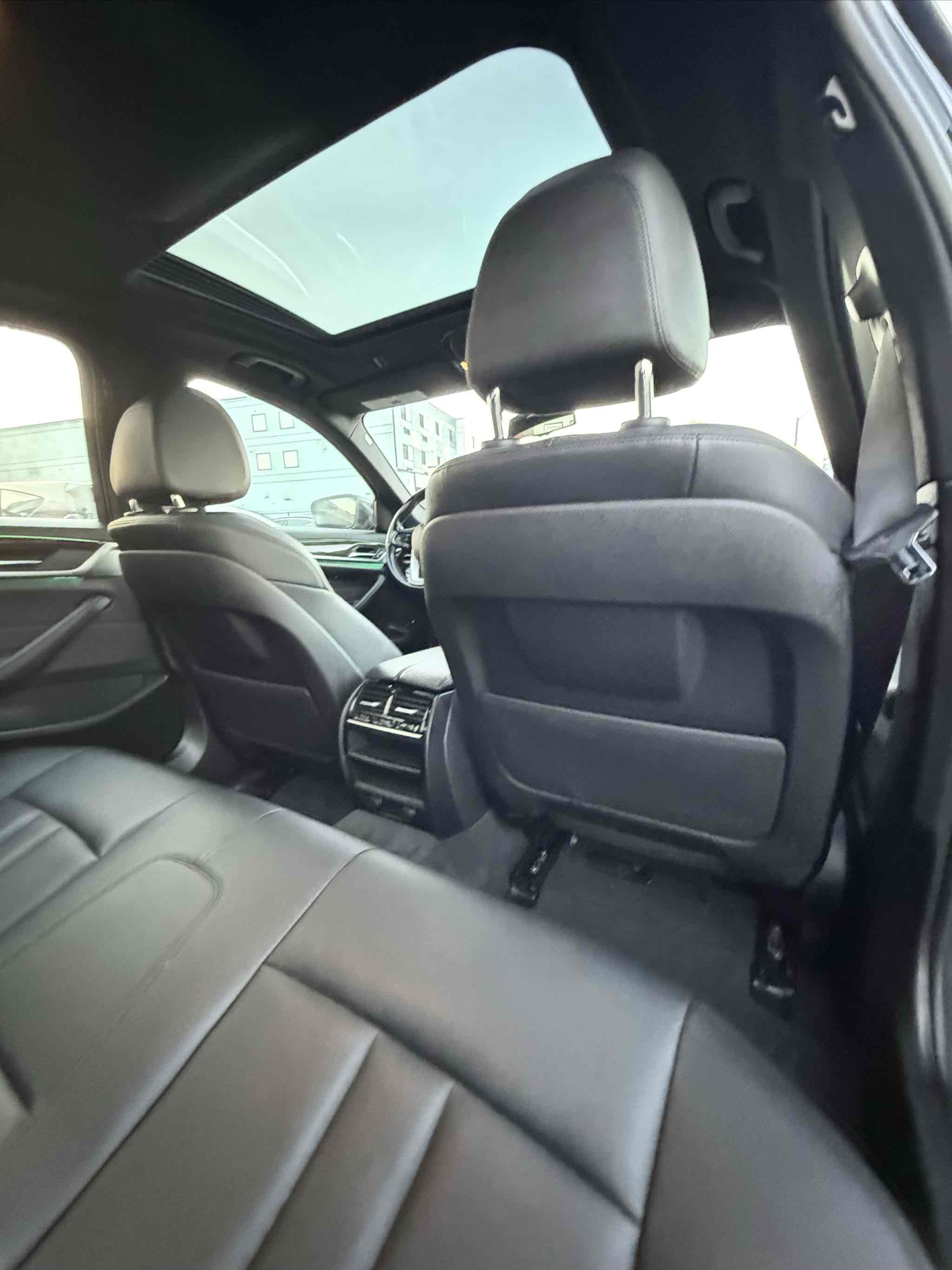 Photo 65 of this BMW 5 Series