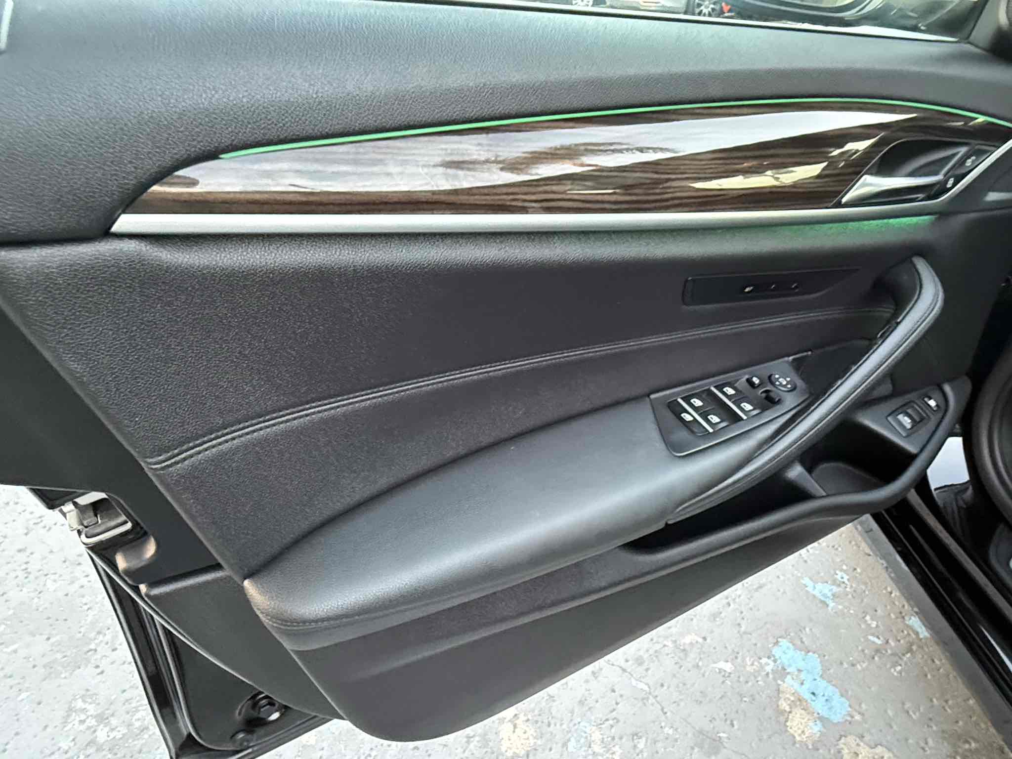 Photo 90 of this BMW 5 Series