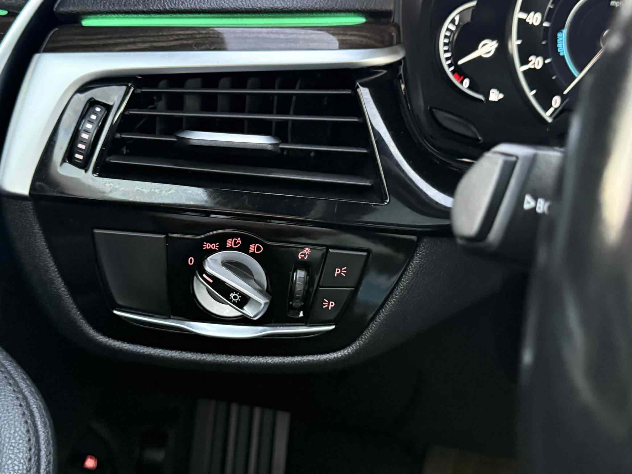 Photo 105 of this BMW 5 Series