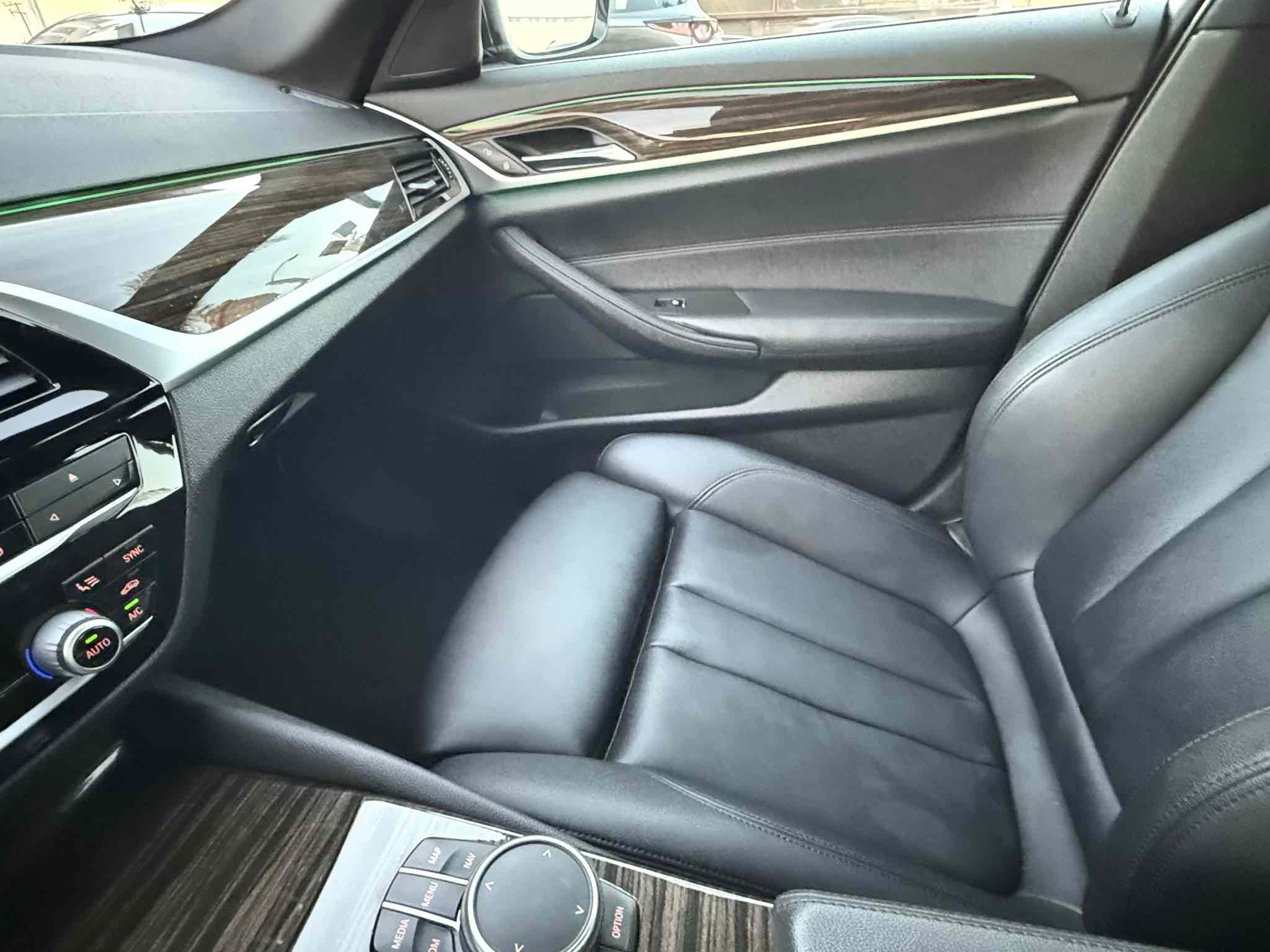 Photo 124 of this BMW 5 Series