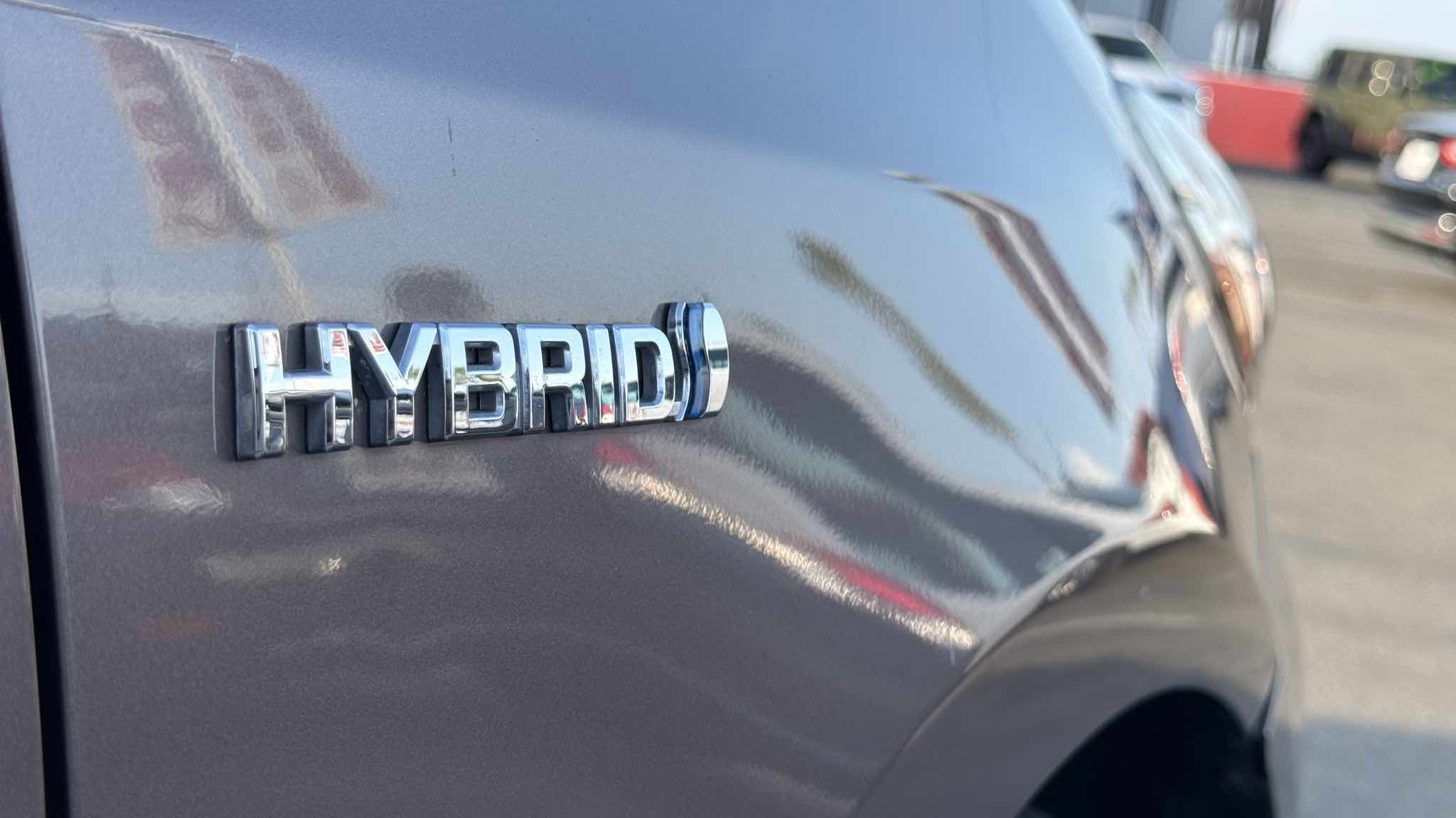 Photo 16 of this Toyota Prius v