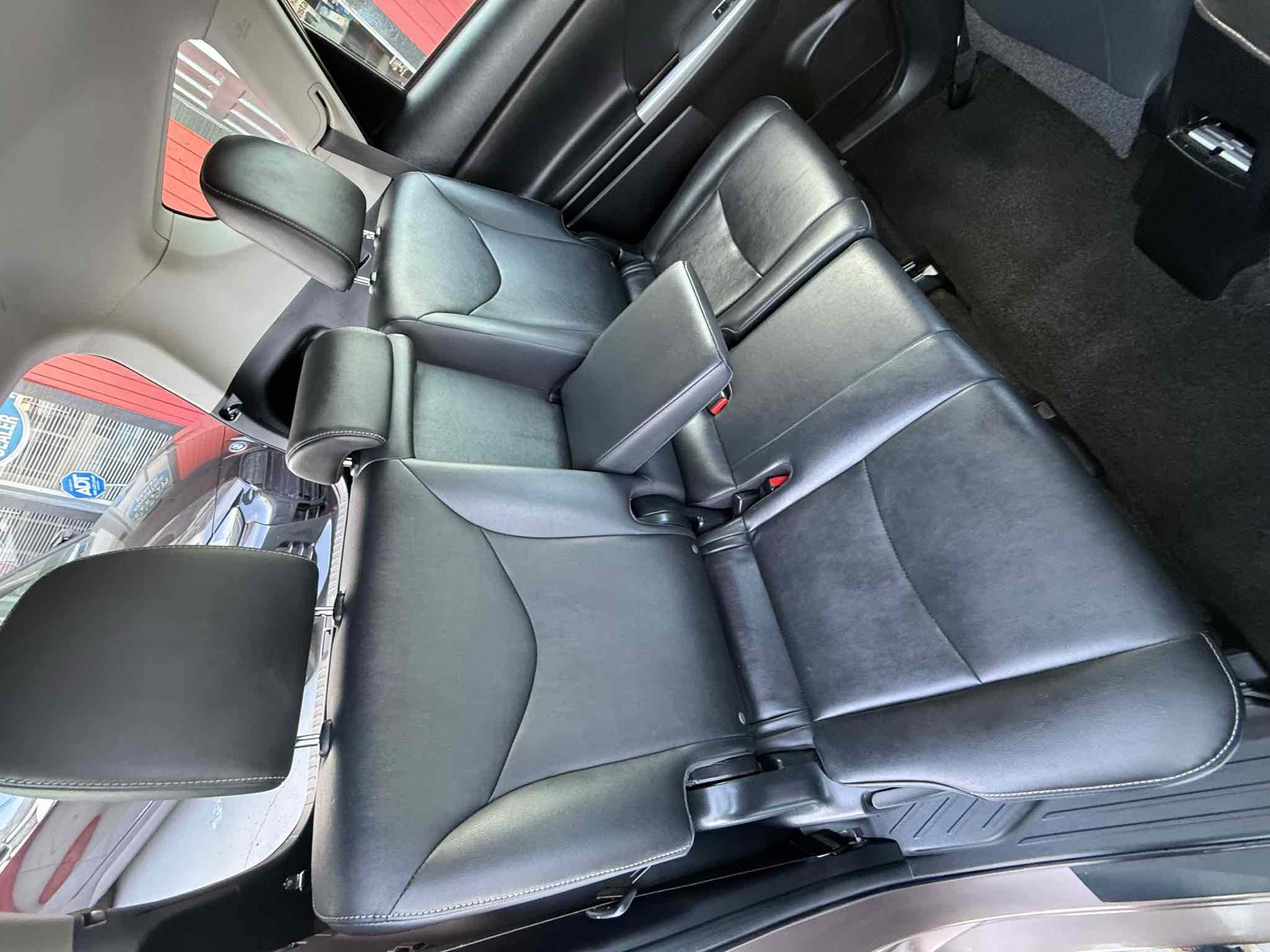 Photo 6 of this Toyota Prius v