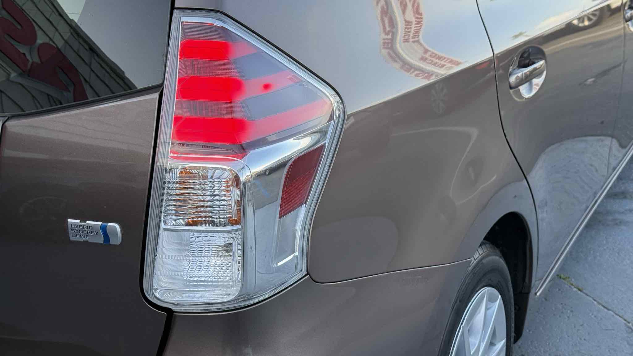 Photo 39 of this Toyota Prius v