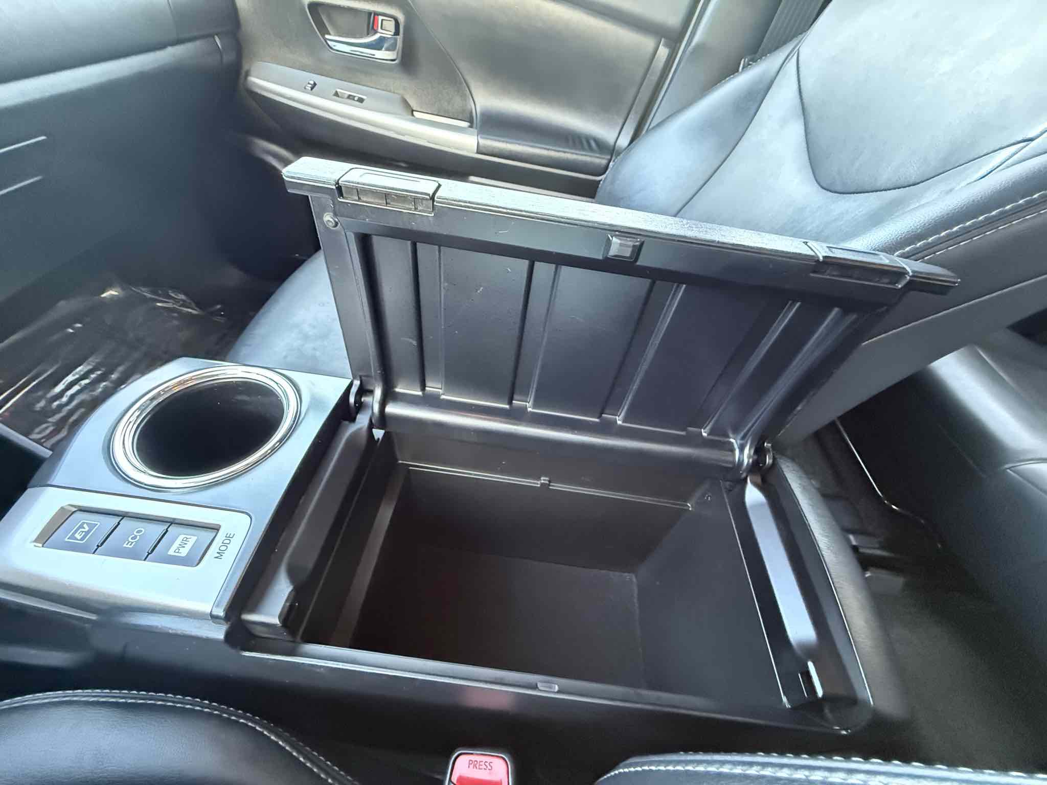 Photo 95 of this Toyota Prius v