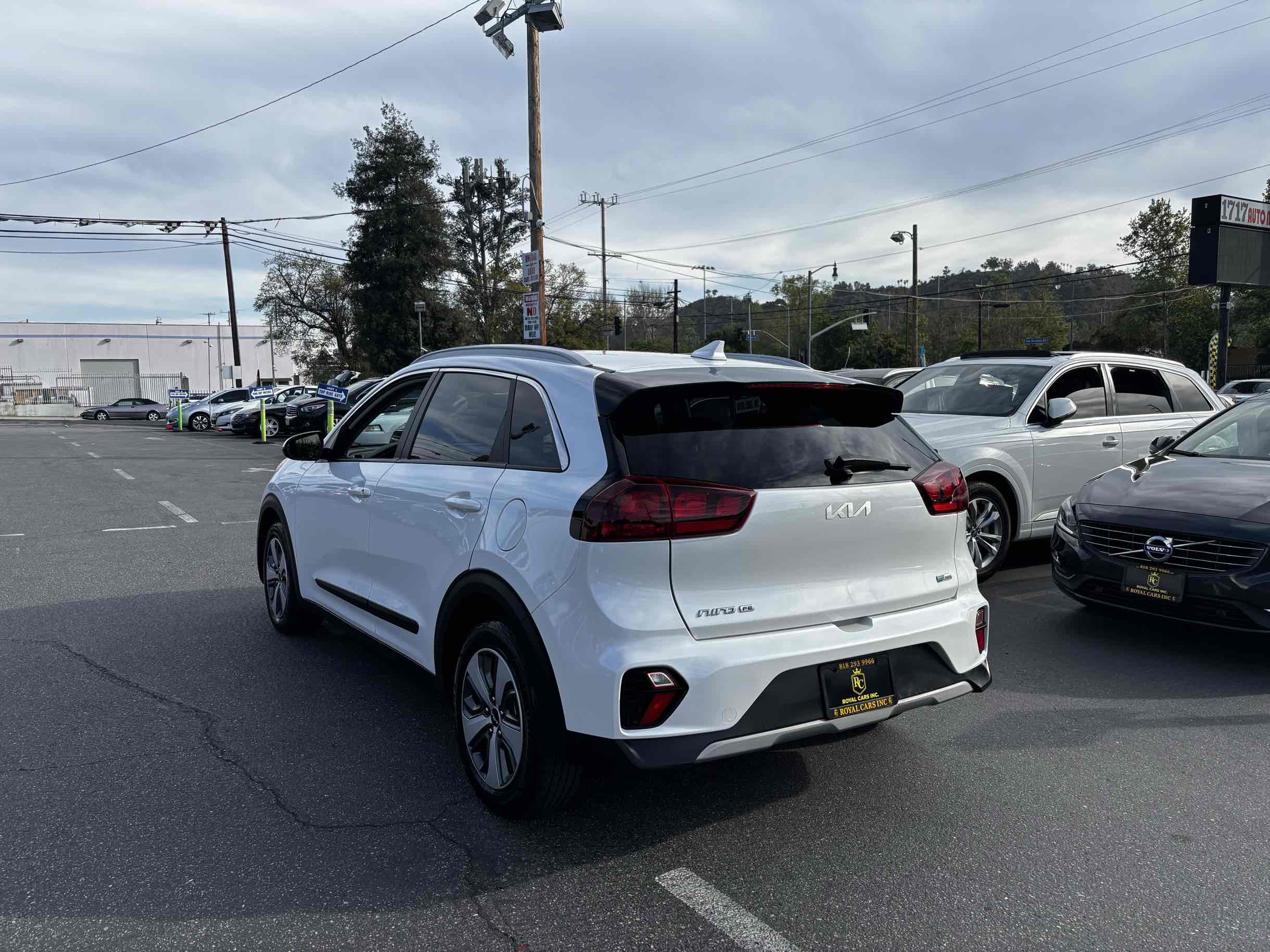 2022 Kia Niro LX photo 2