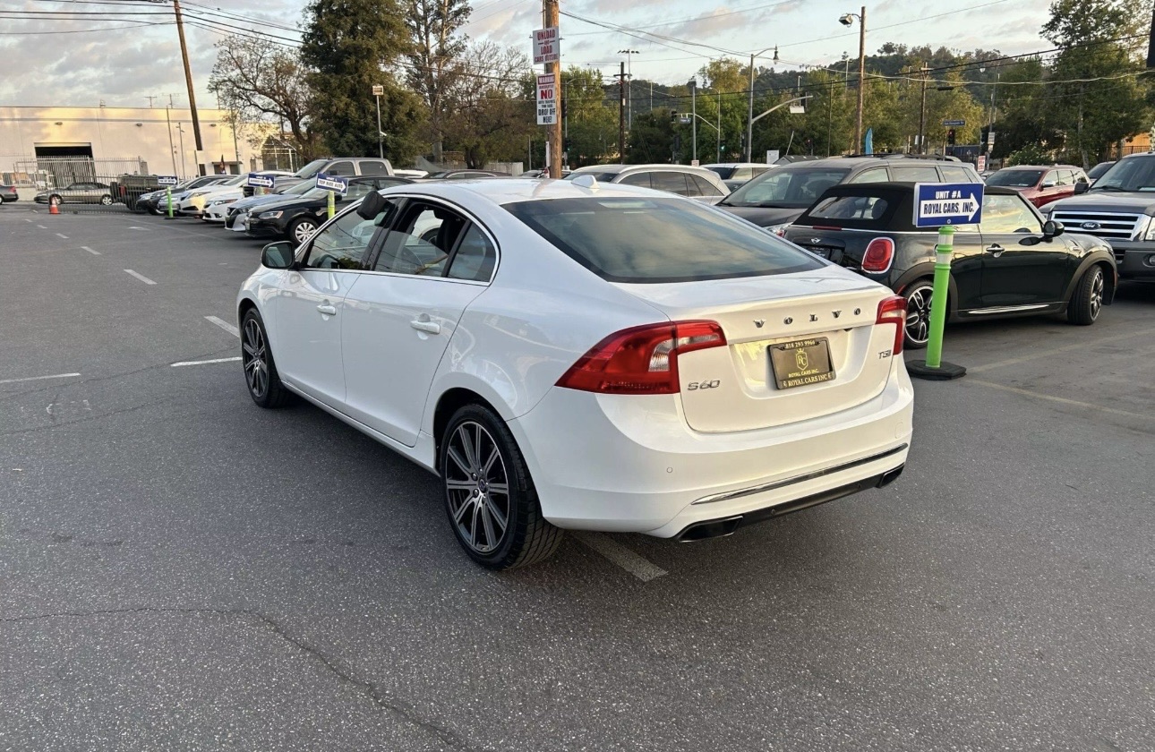 2016 Volvo S60 Inscription T5 Drive-E Premier photo 2