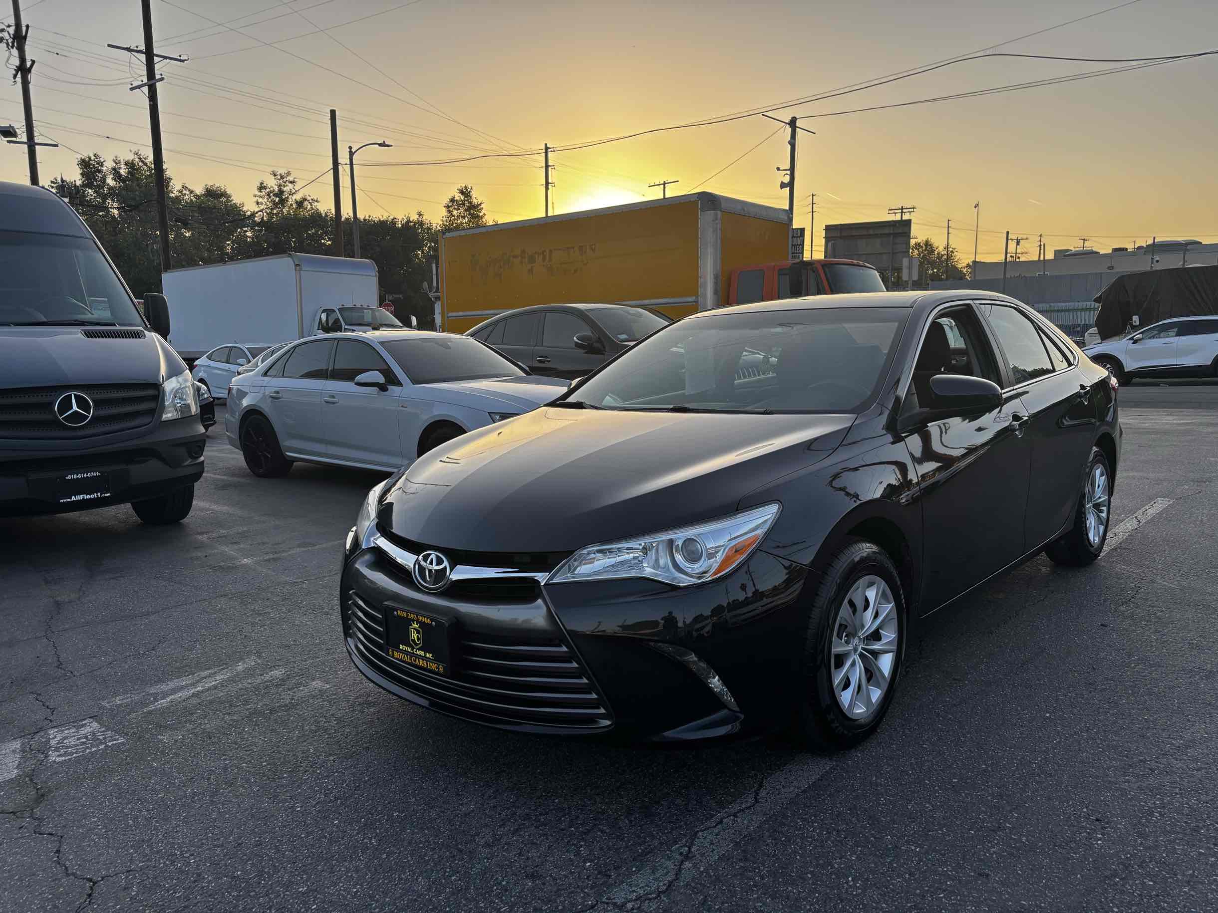 2016 Toyota Camry LE photo 3