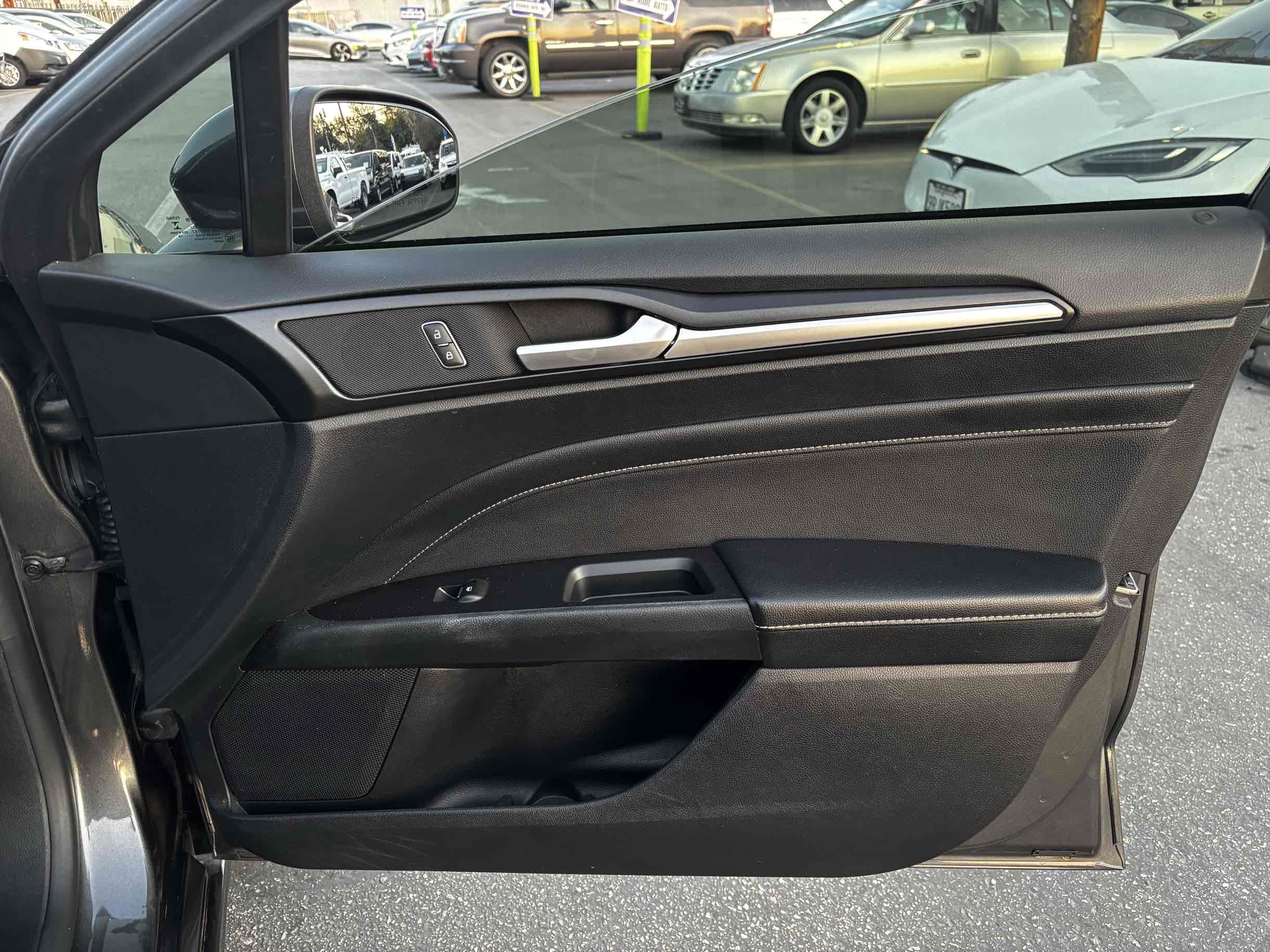2019 Ford Fusion Hybrid Titanium photo 28