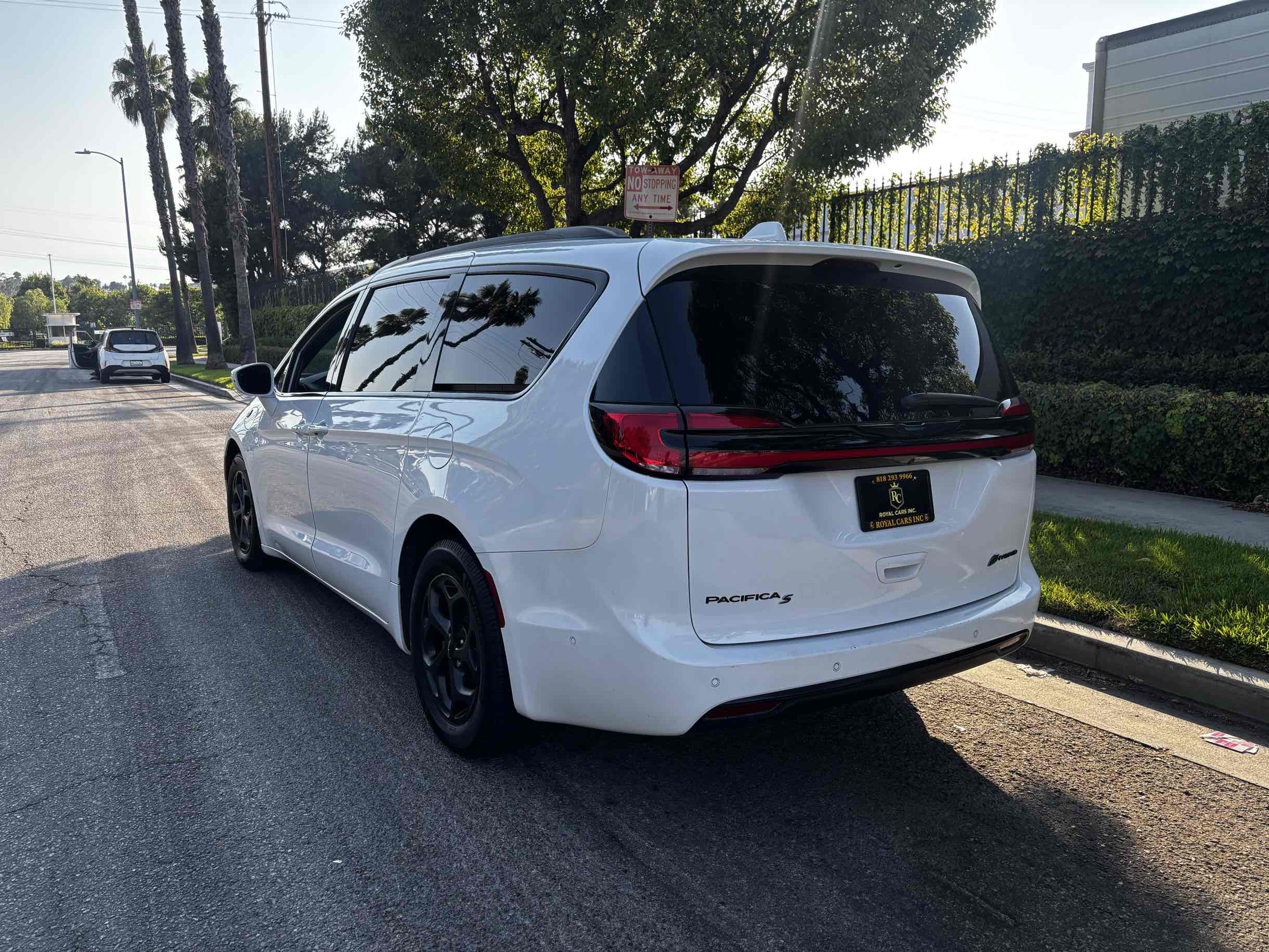 2021 Chrysler Pacifica Limited photo 2