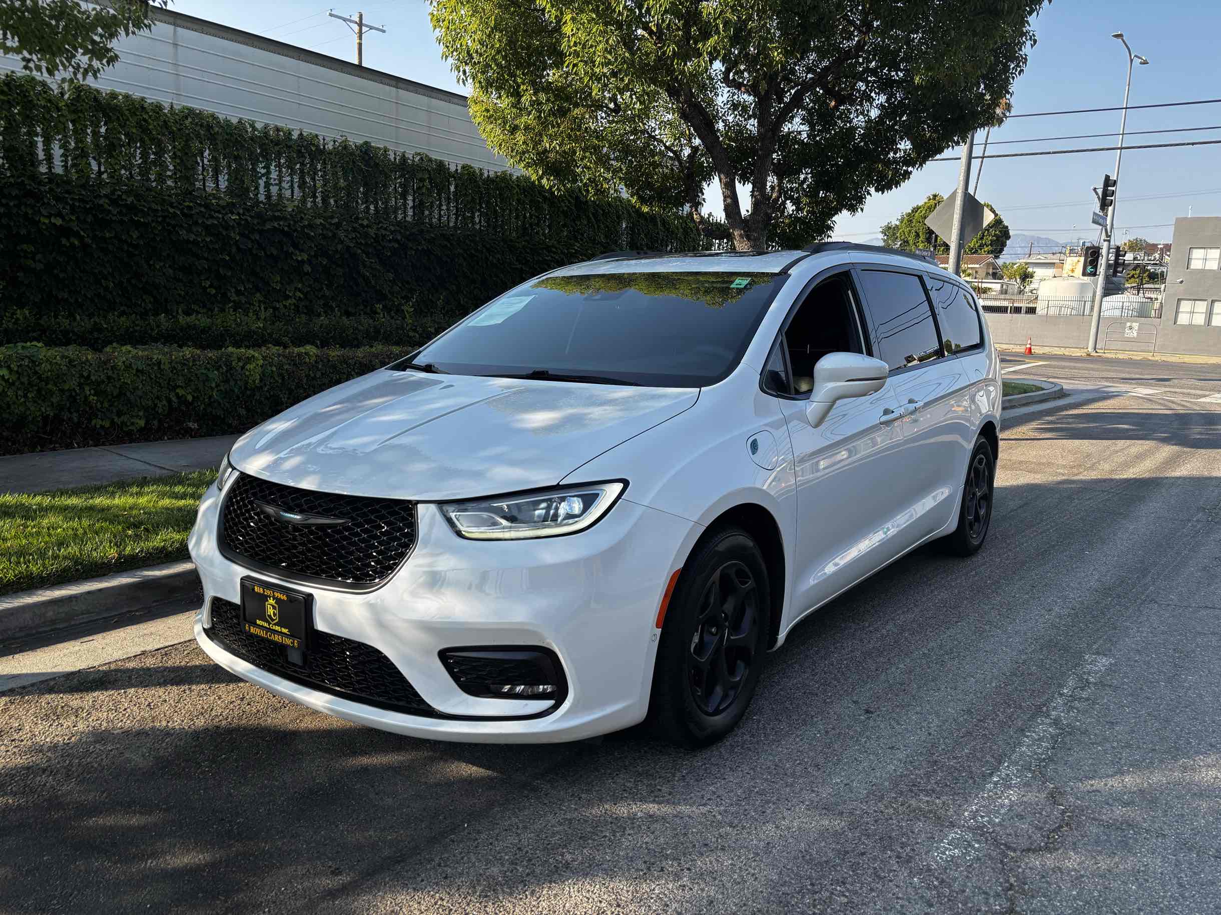 2021 Chrysler Pacifica Limited photo 3