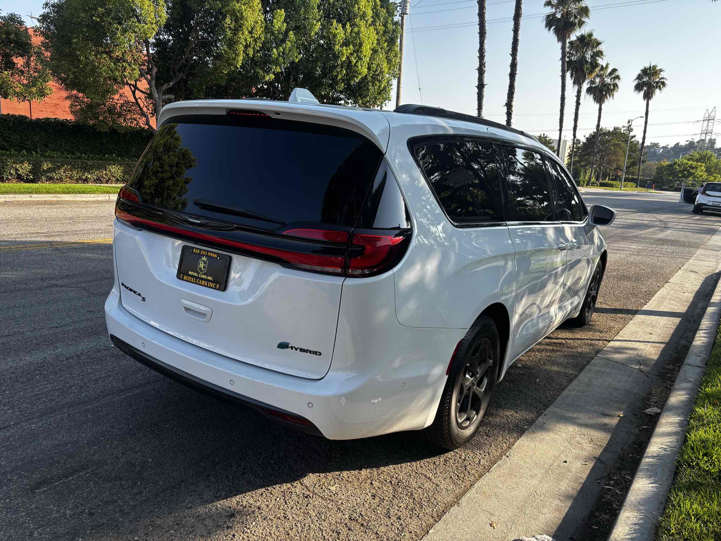 2021 Chrysler Pacifica Limited photo 4