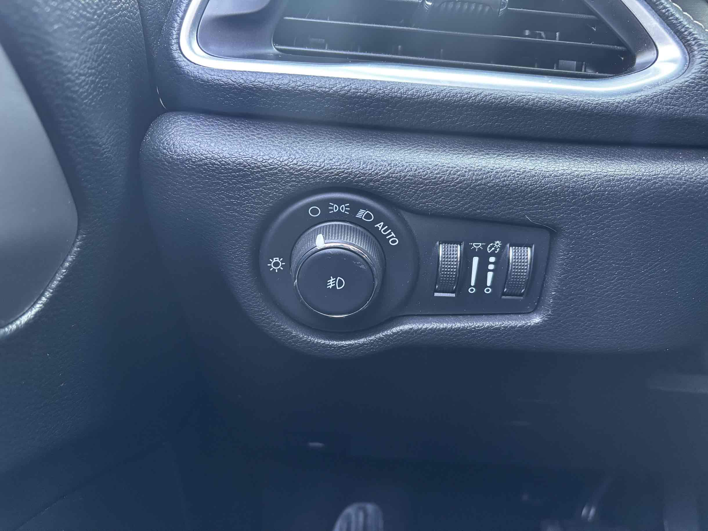 2021 Chrysler Pacifica Limited photo 7