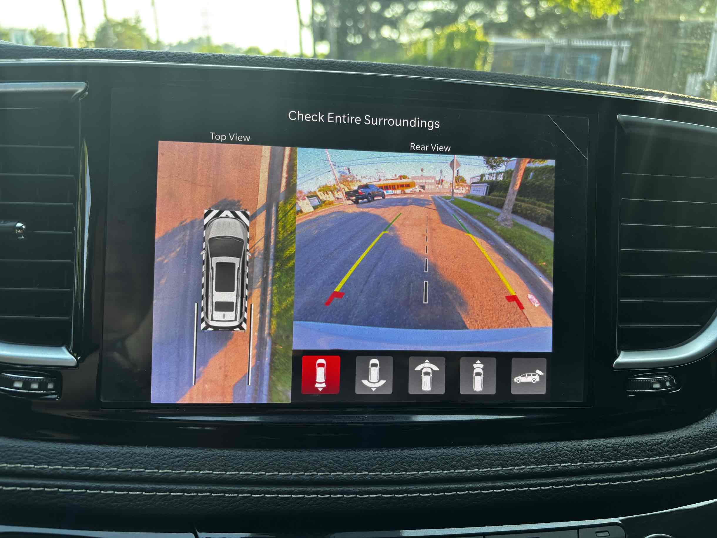 2021 Chrysler Pacifica Limited photo 12