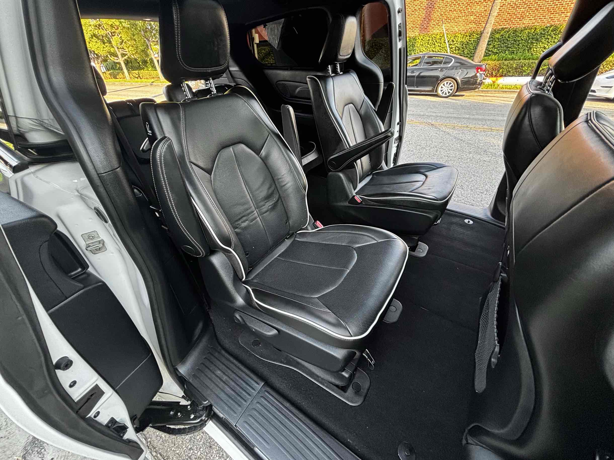 2021 Chrysler Pacifica Limited photo 21