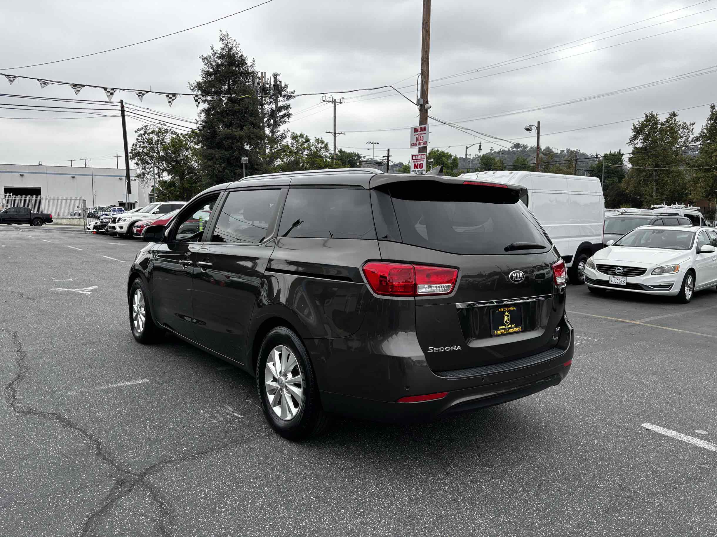 2016 Kia Sedona LX photo 2