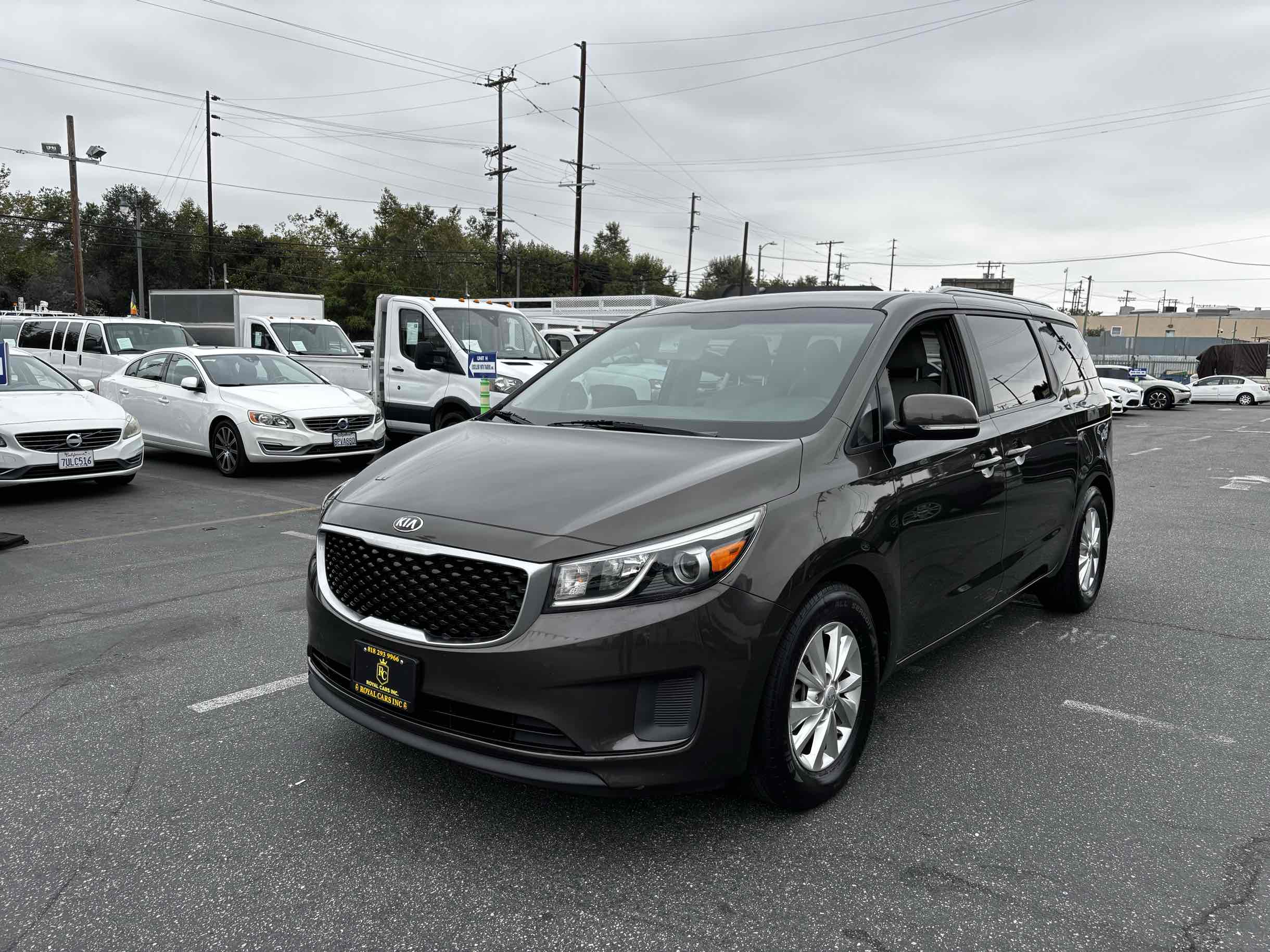 2016 Kia Sedona LX photo 3