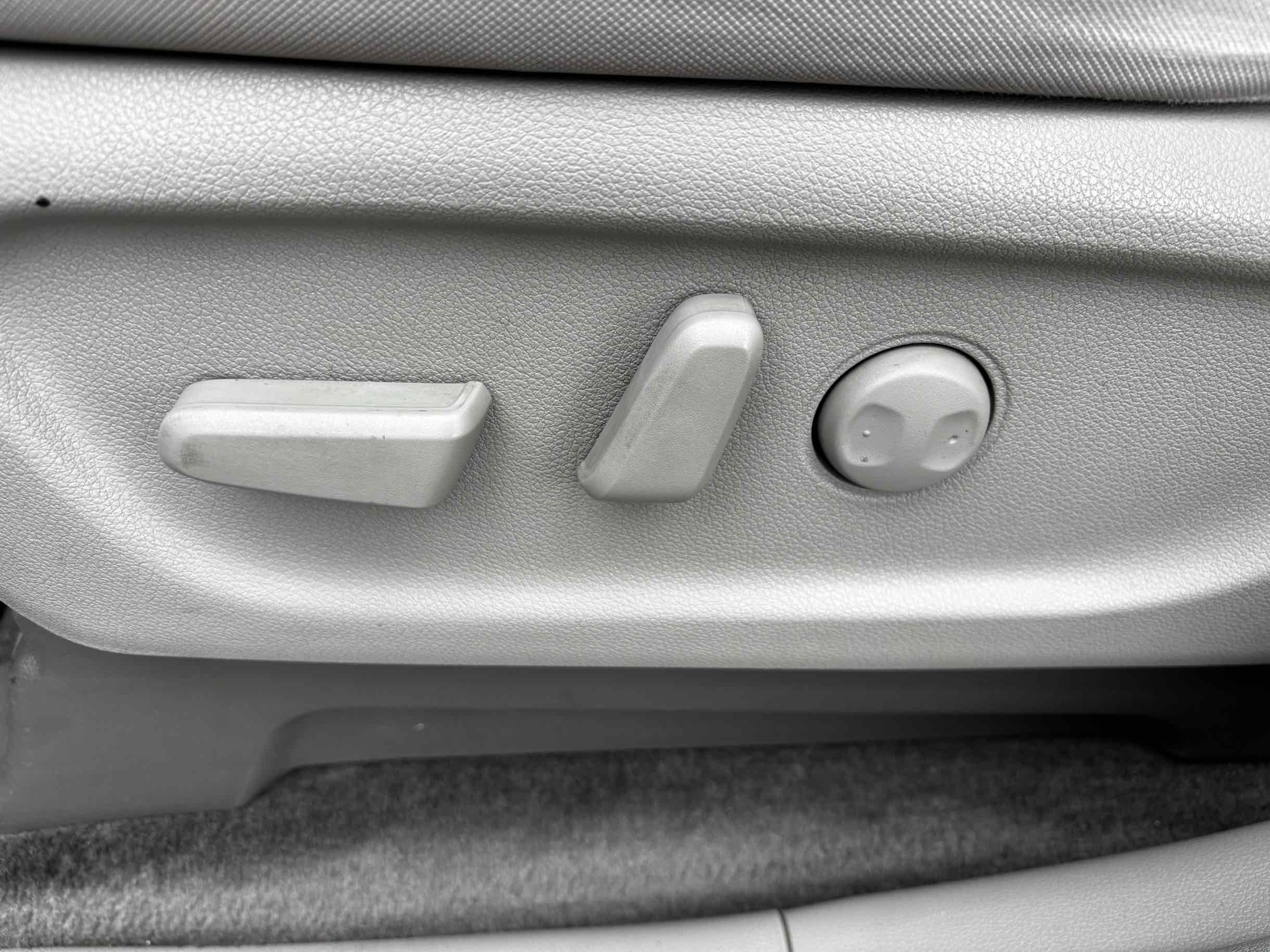 2016 Kia Sedona LX photo 6