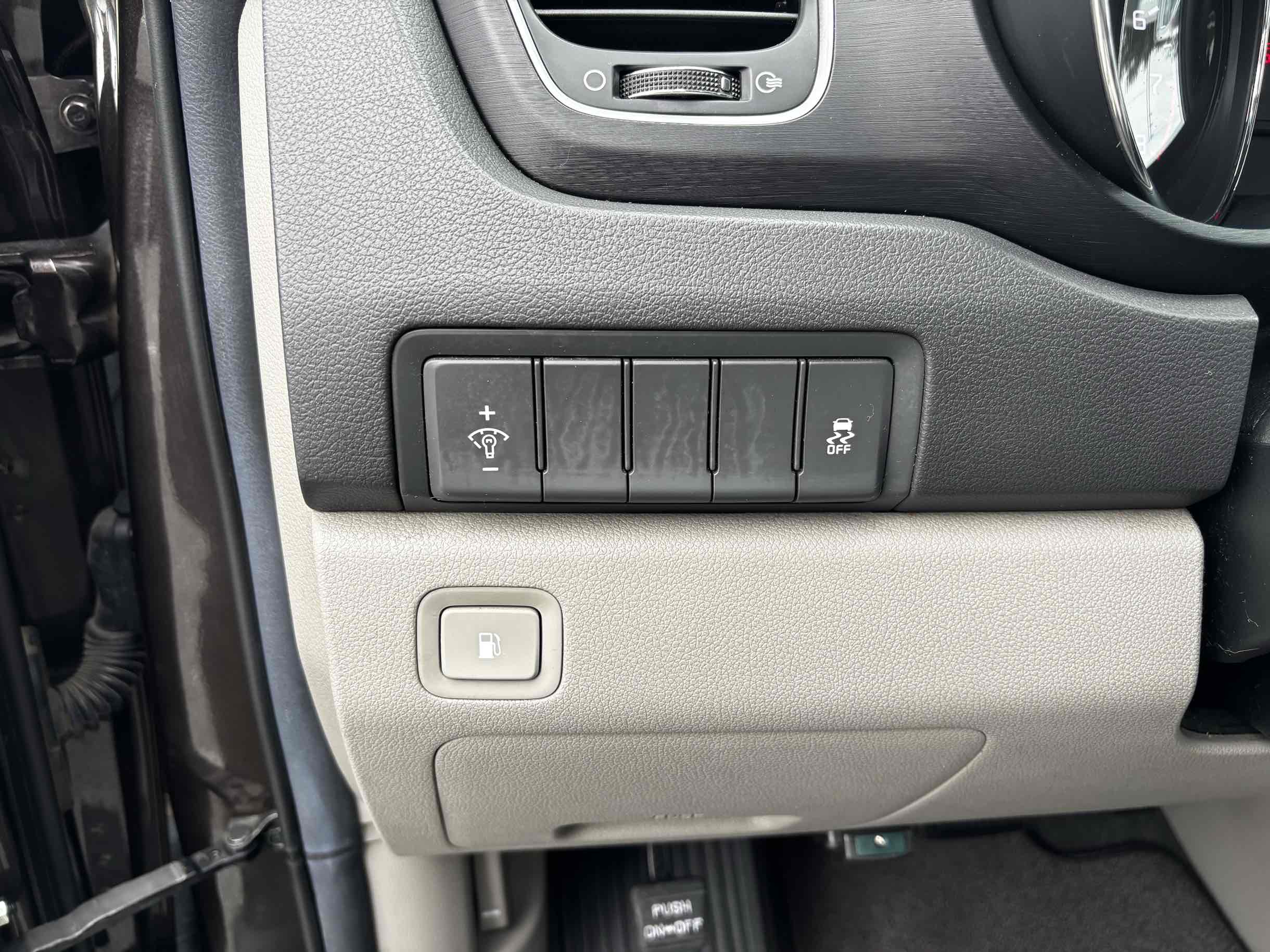 2016 Kia Sedona LX photo 7