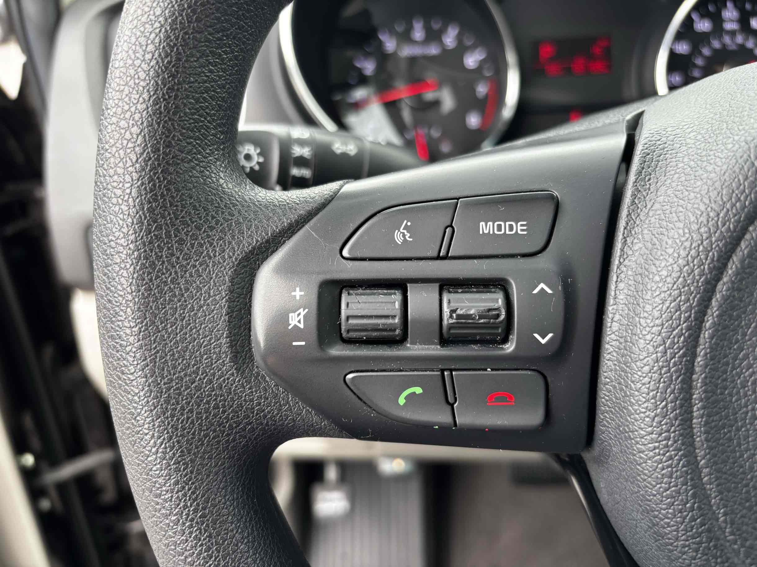 2016 Kia Sedona LX photo 9