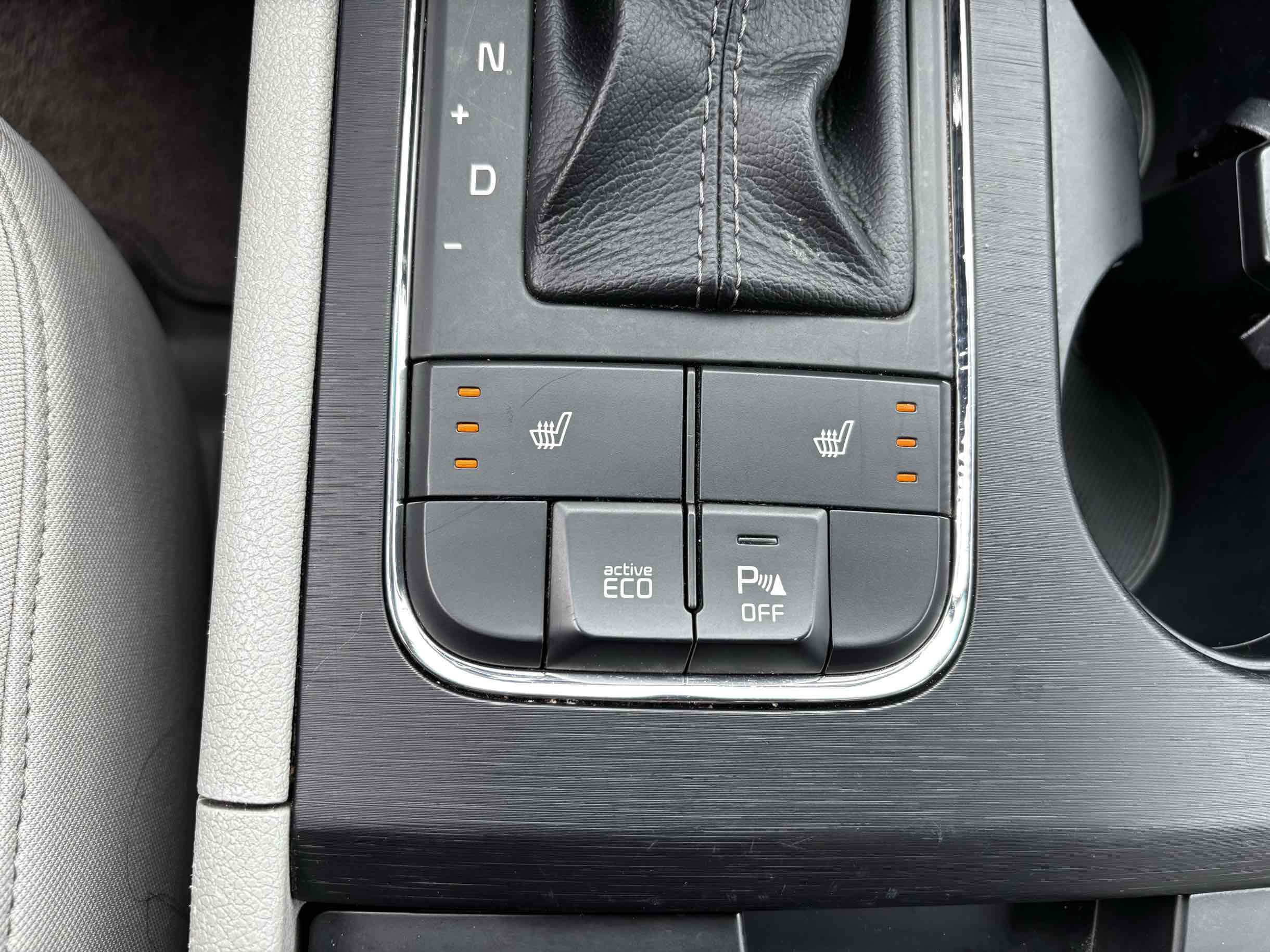 2016 Kia Sedona LX photo 11