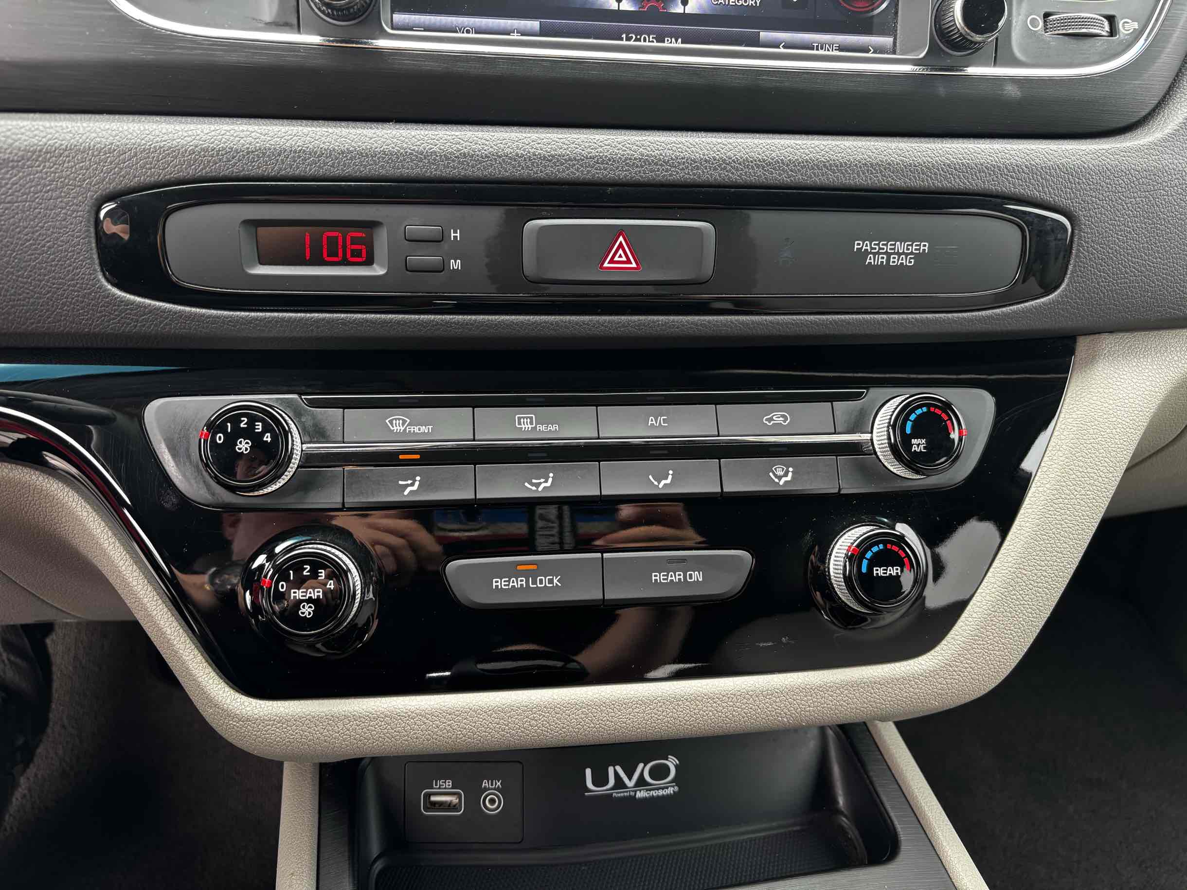 2016 Kia Sedona LX photo 16