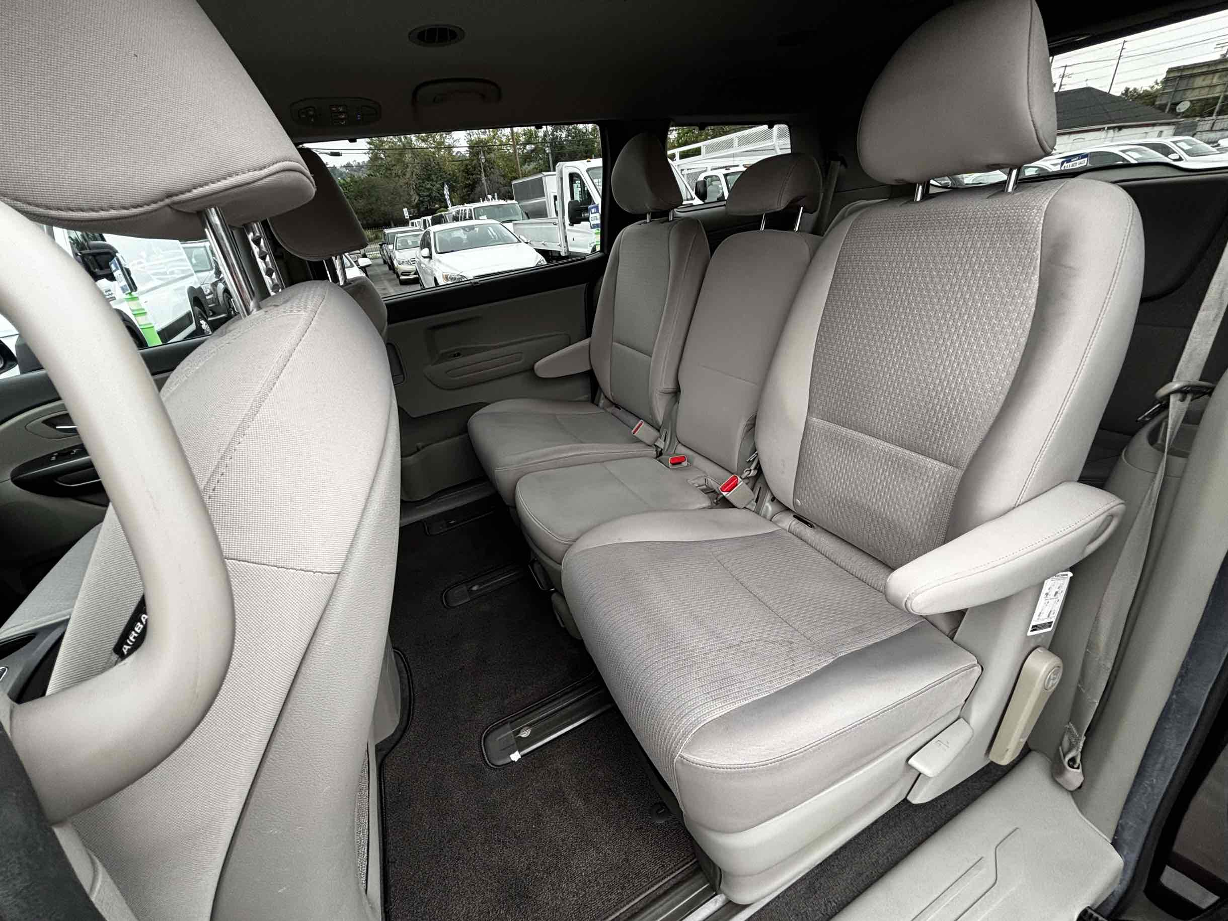 2016 Kia Sedona LX photo 20
