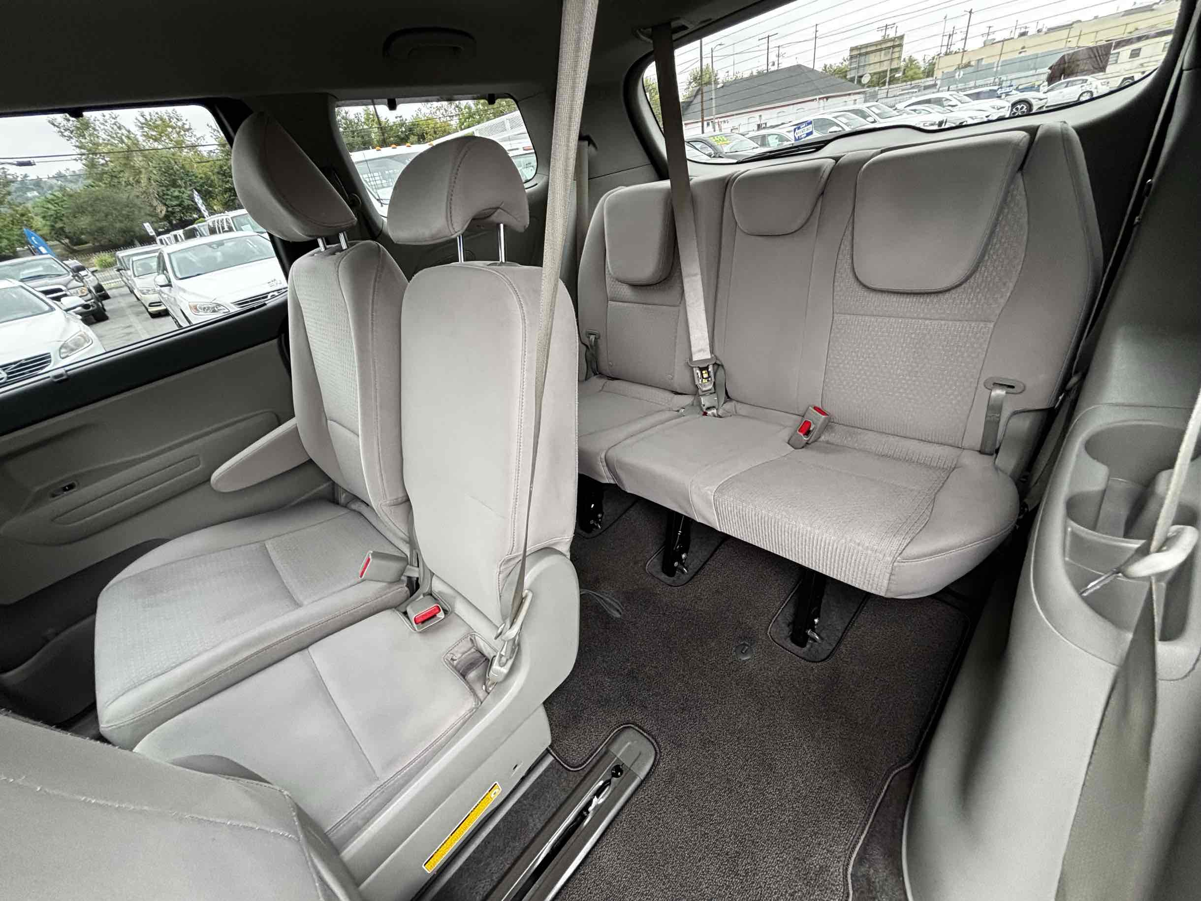 2016 Kia Sedona LX photo 21